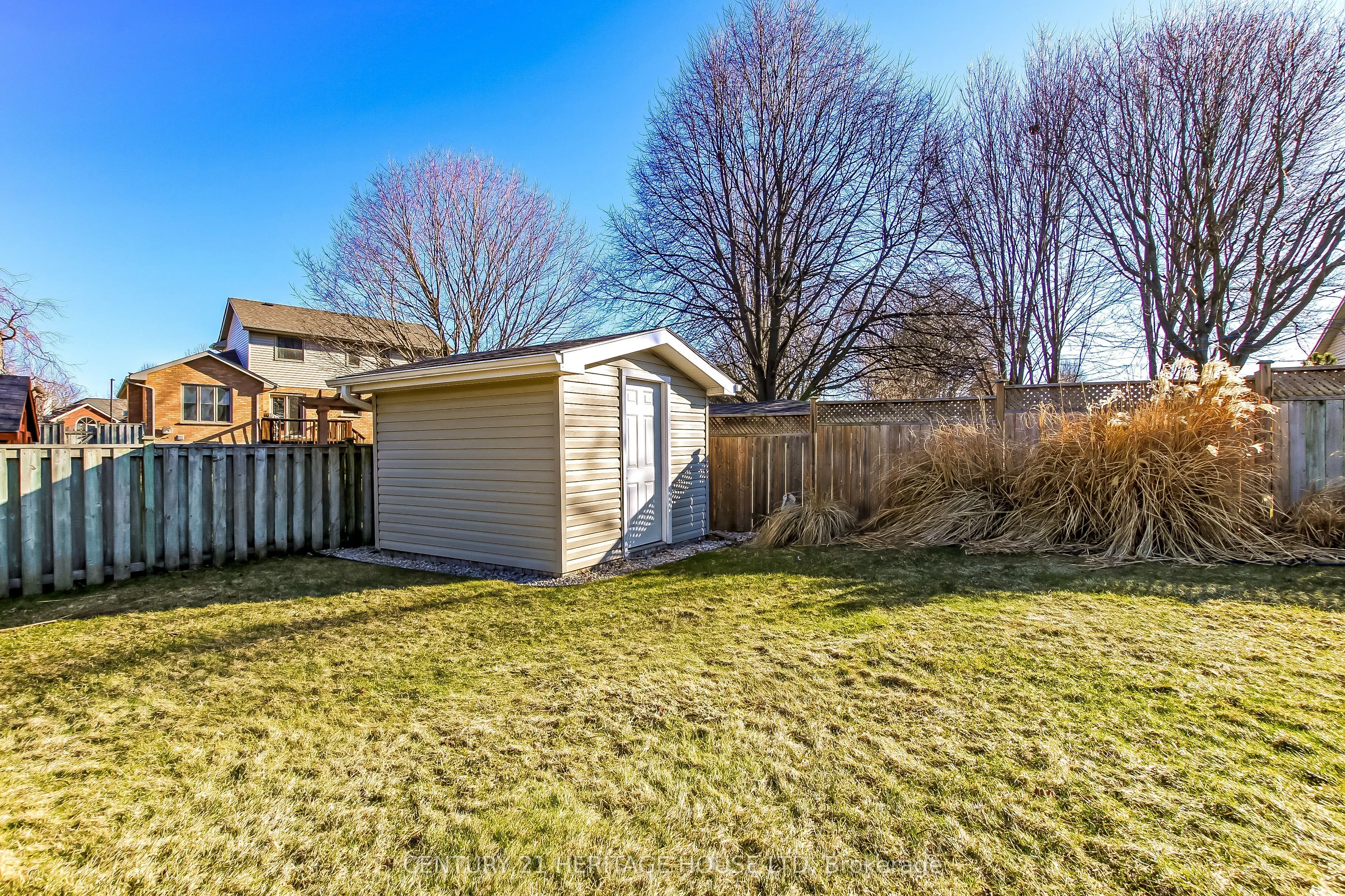 18 Hickory Boulevard W
