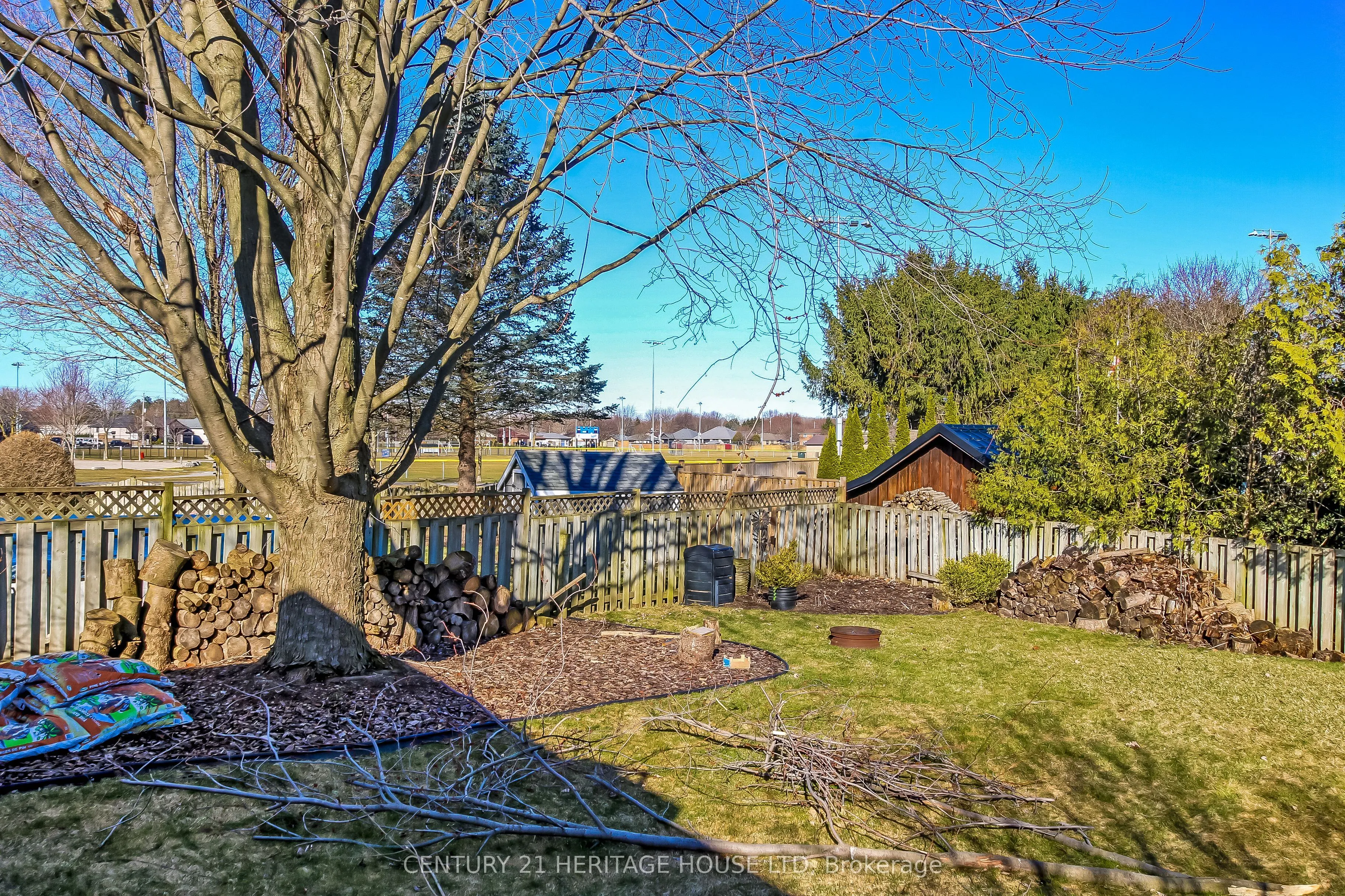 18 Hickory Boulevard W