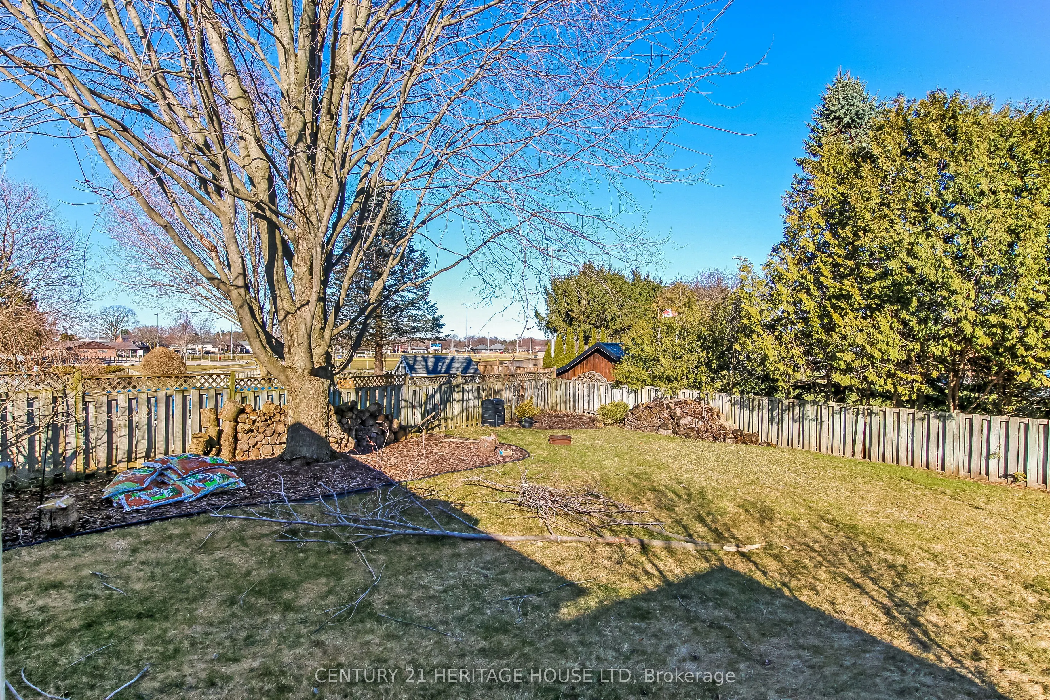 18 Hickory Boulevard W