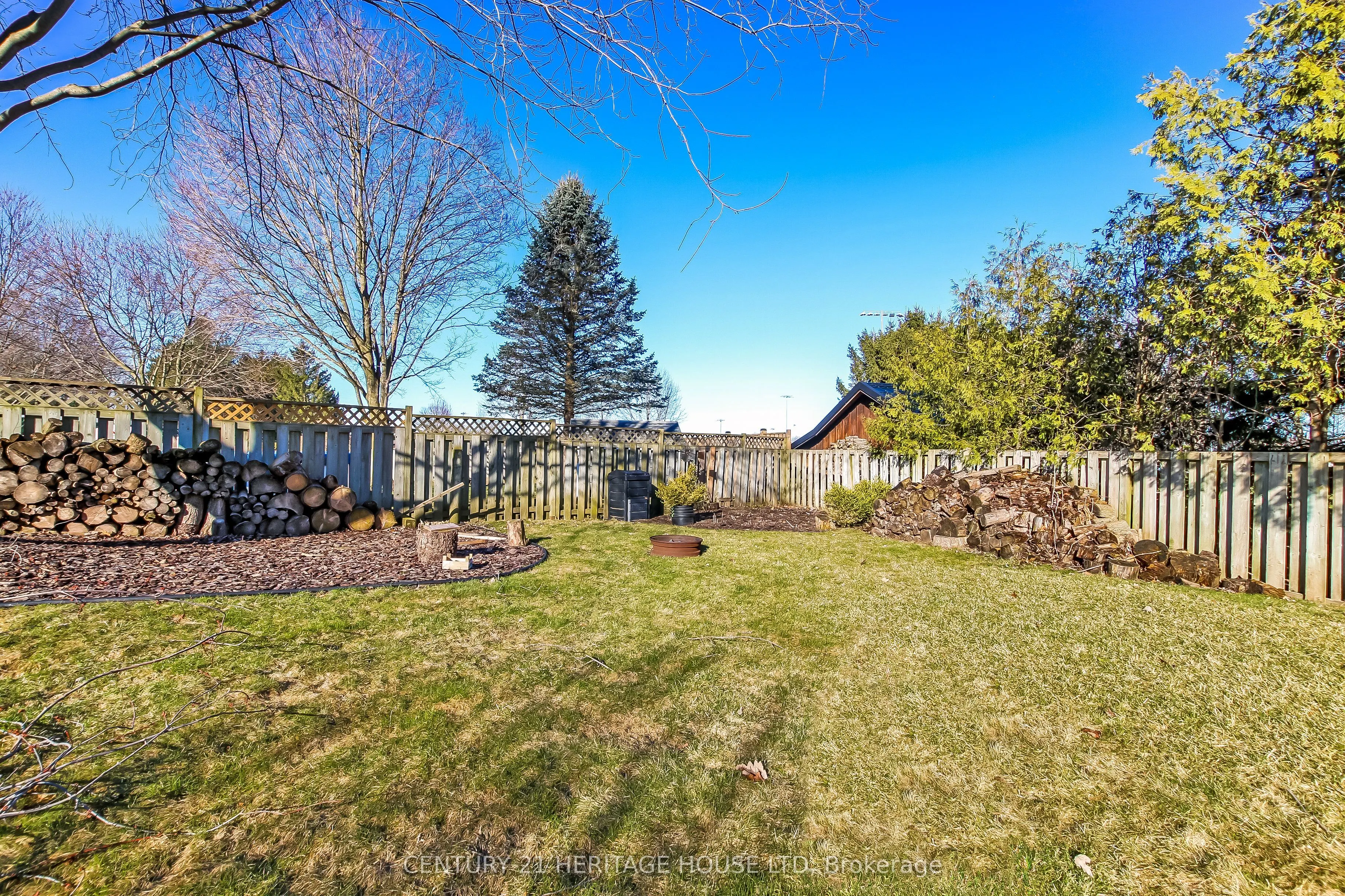 18 Hickory Boulevard W