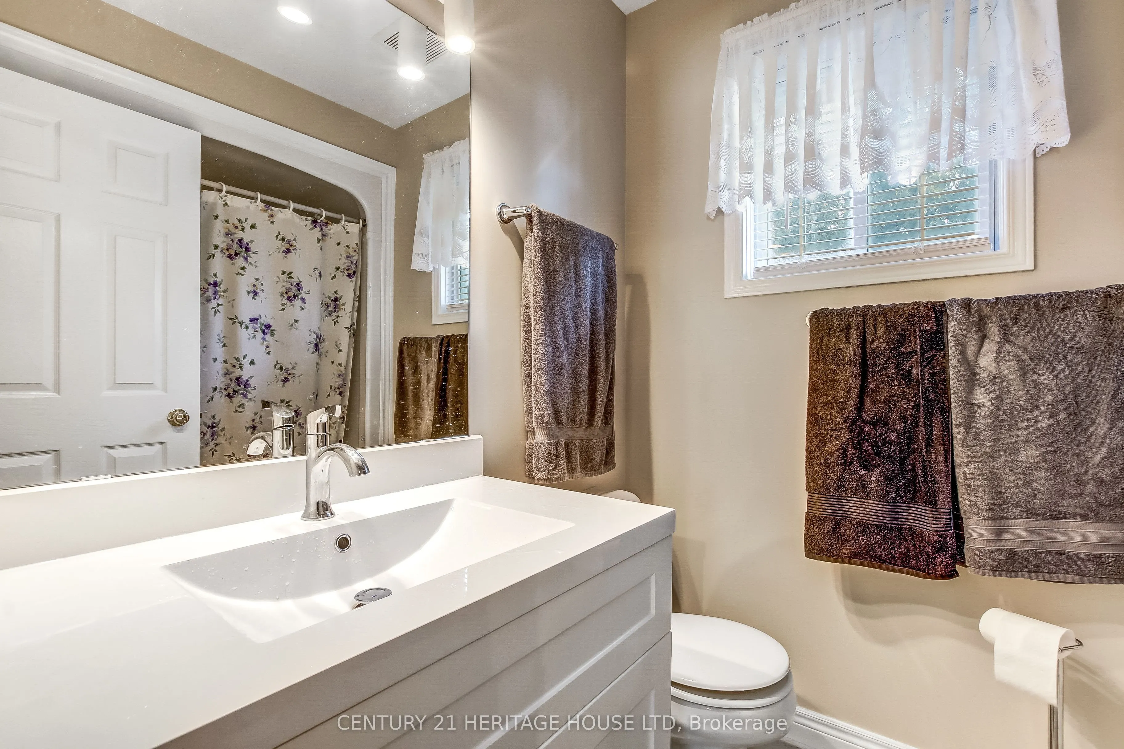 18 Hickory Boulevard W