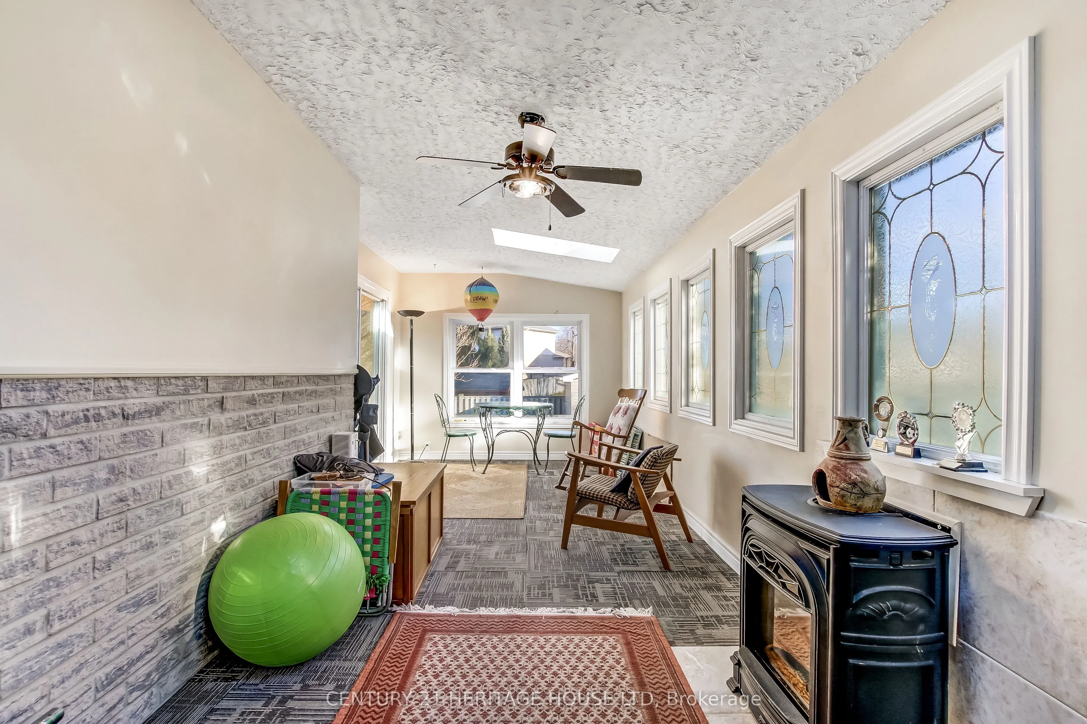 18 Hickory Boulevard W