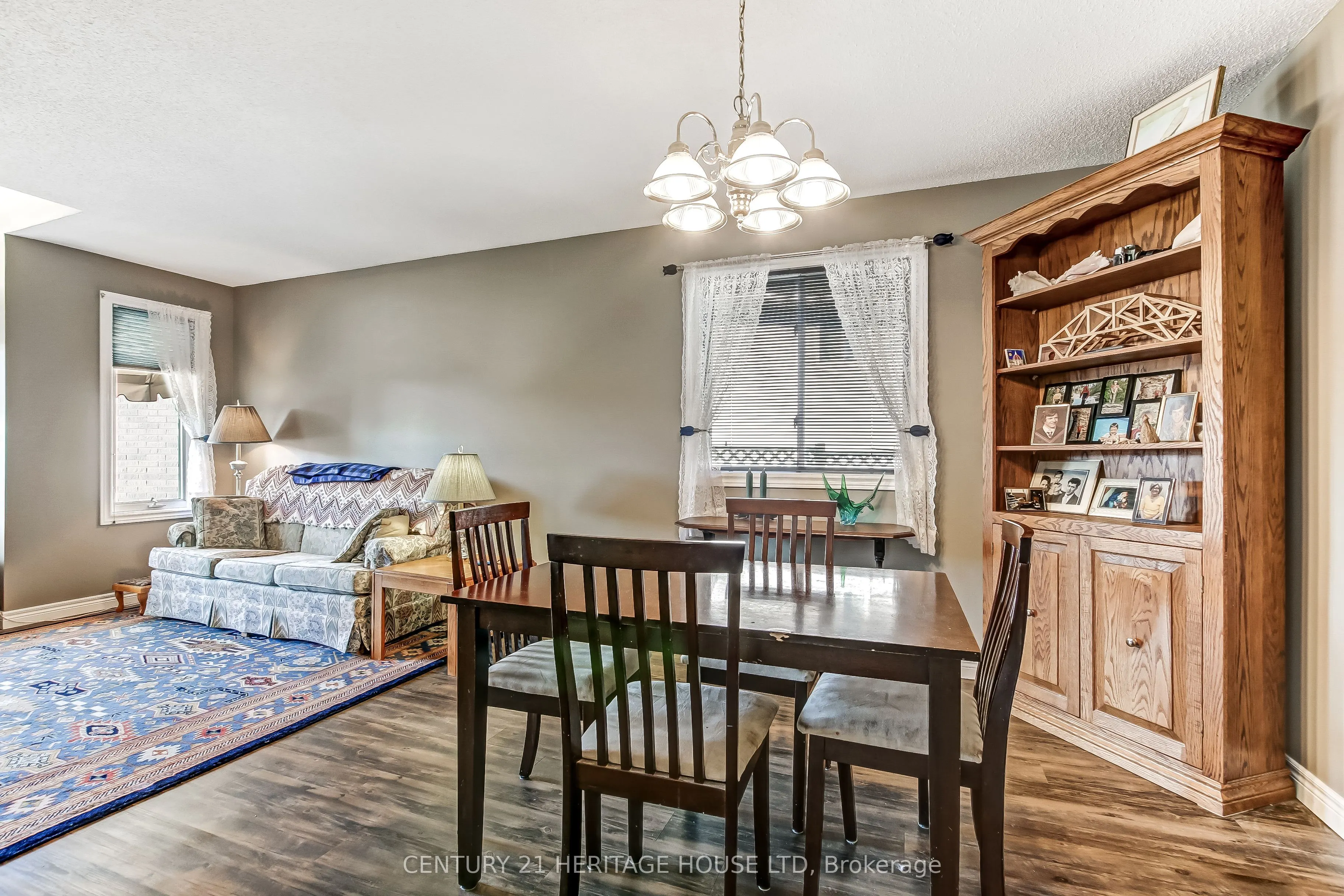 18 Hickory Boulevard W