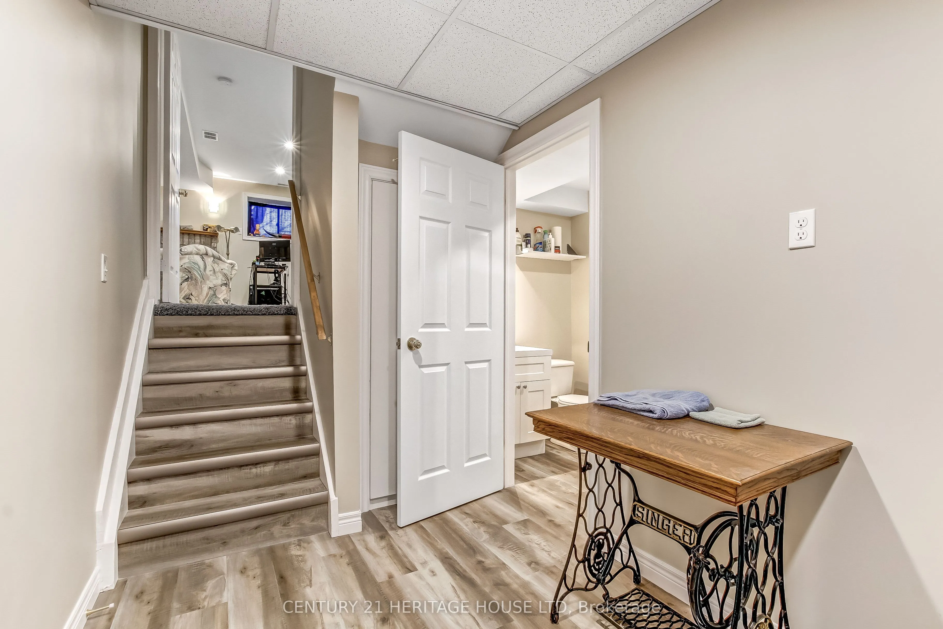 18 Hickory Boulevard W