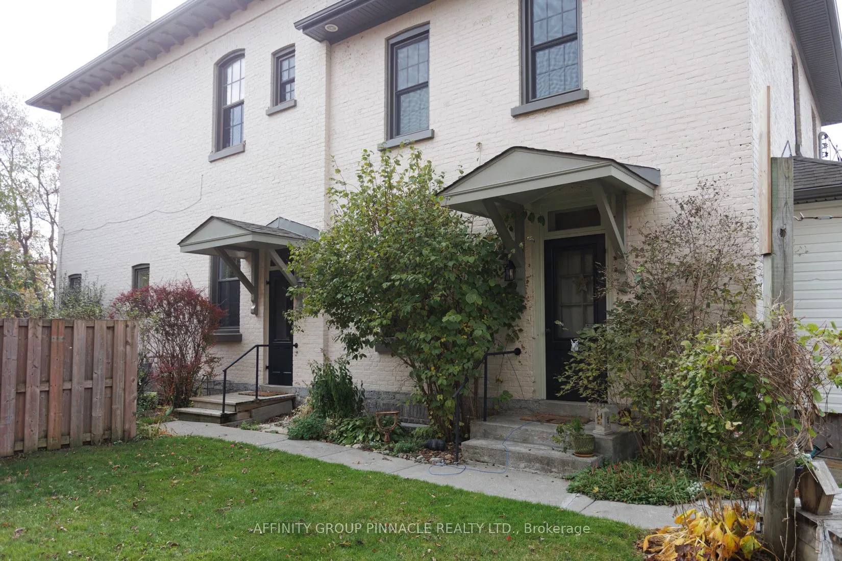 12 Russell Street E