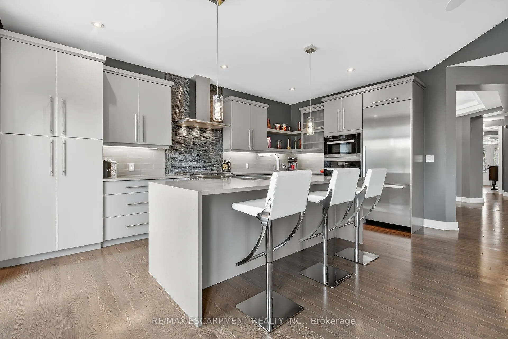 24 CHESTNUT Drive