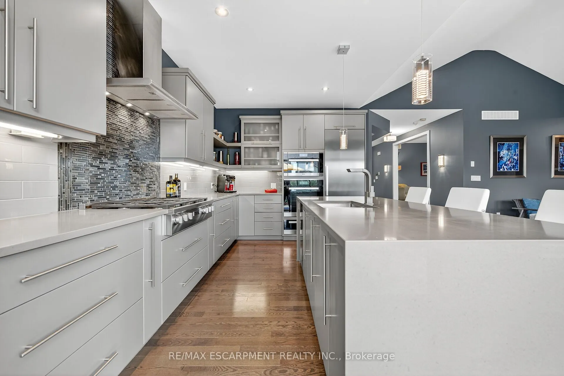 24 CHESTNUT Drive