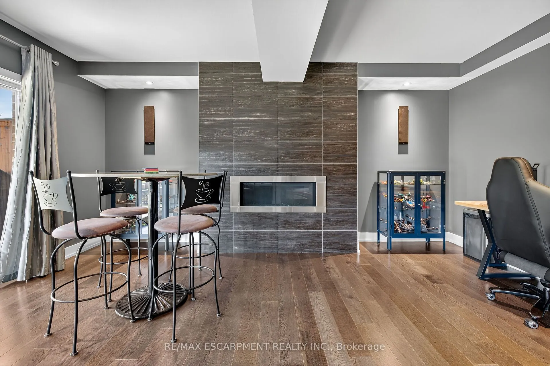 24 CHESTNUT Drive