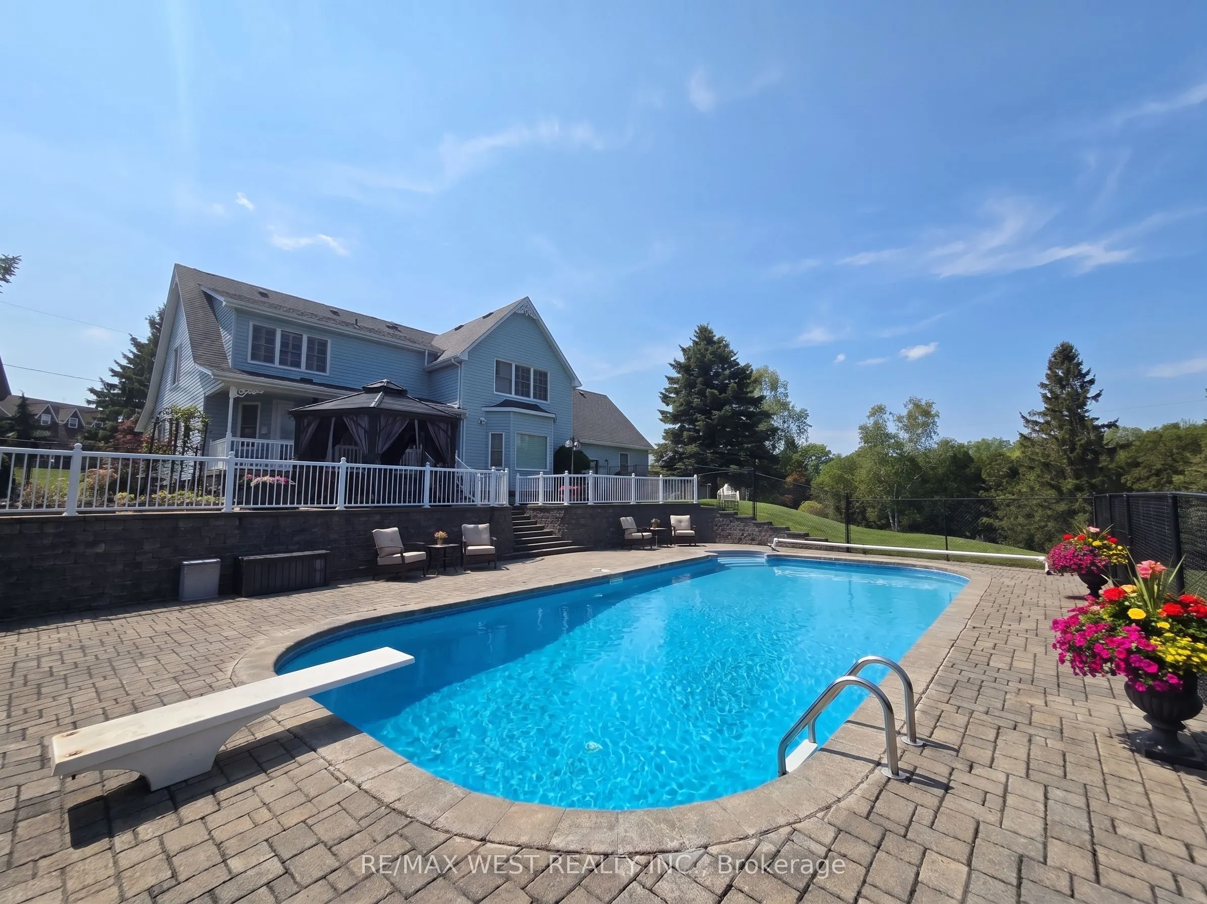 17 Forest Hill Drive