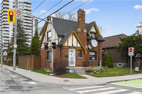 144 Hunter Street W