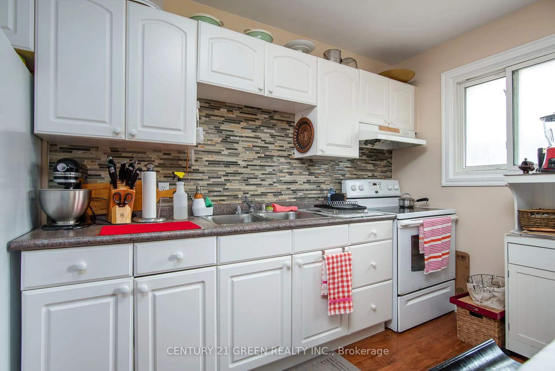 129 River Road E