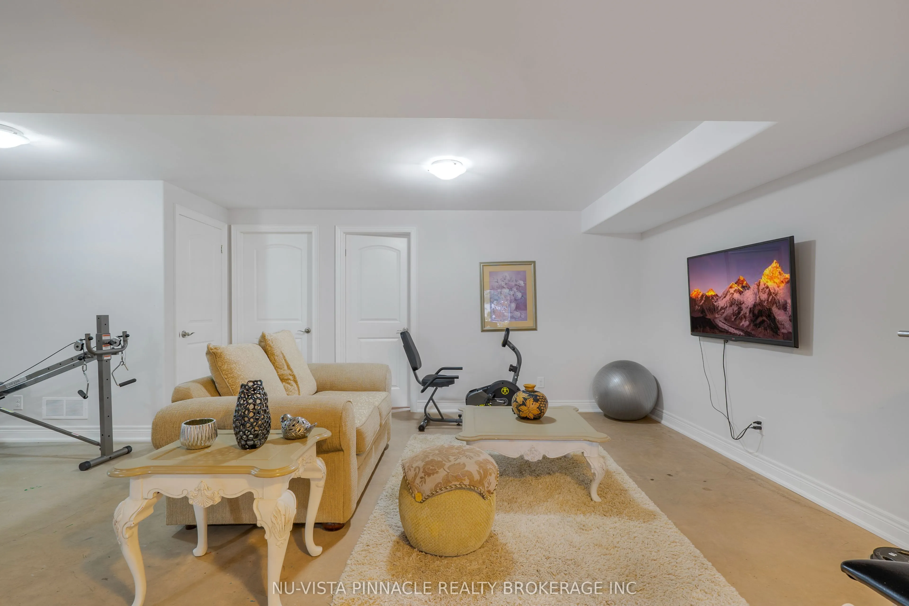 19 Hillside Drive E #10
