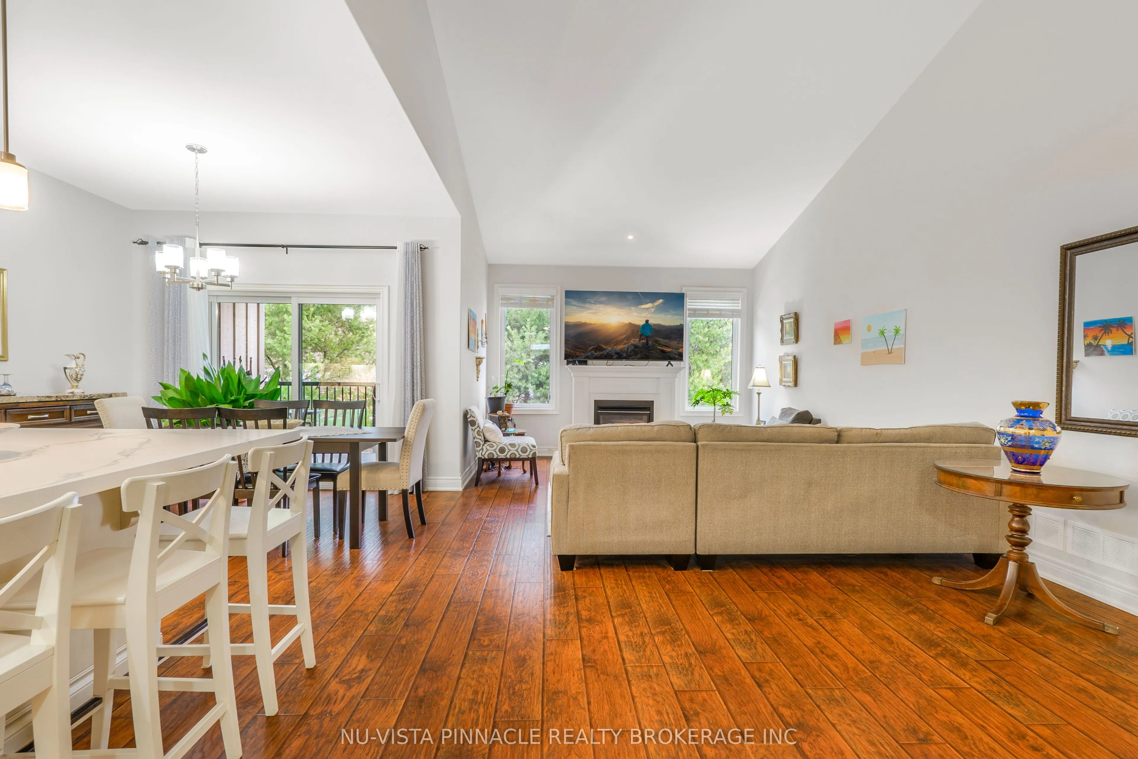 19 Hillside Drive E #10