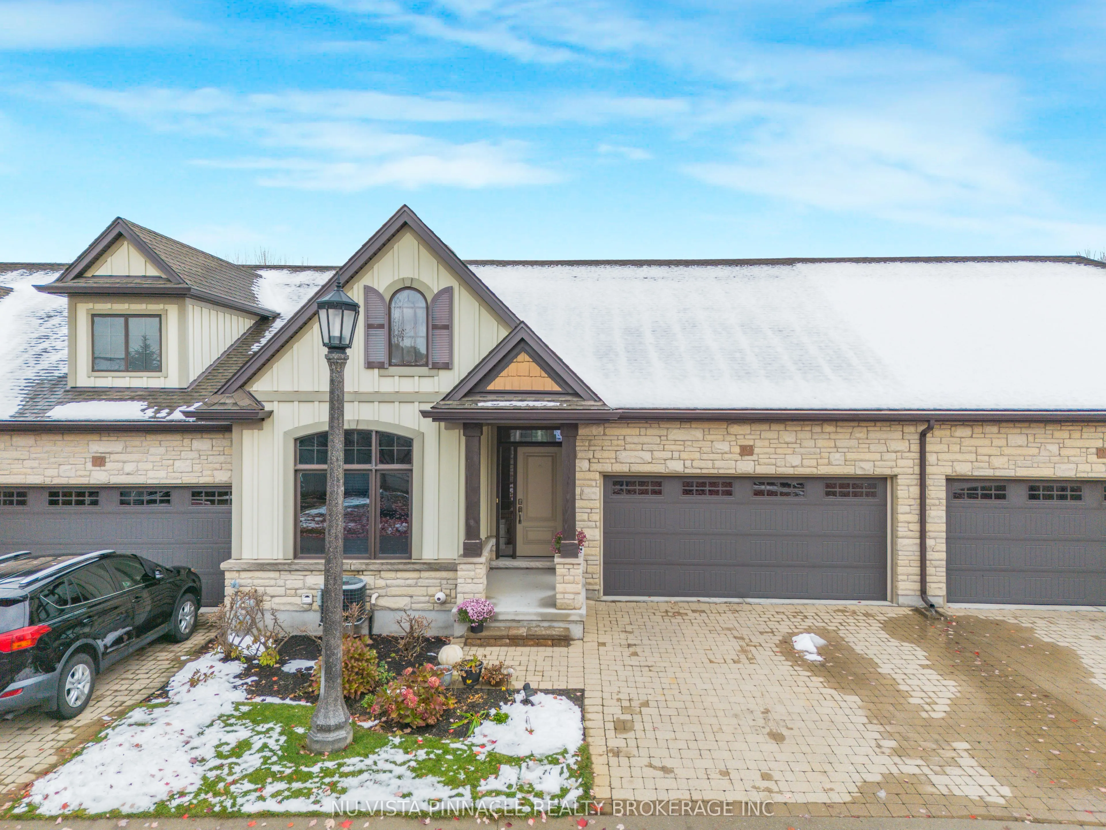 19 Hillside Drive E #10