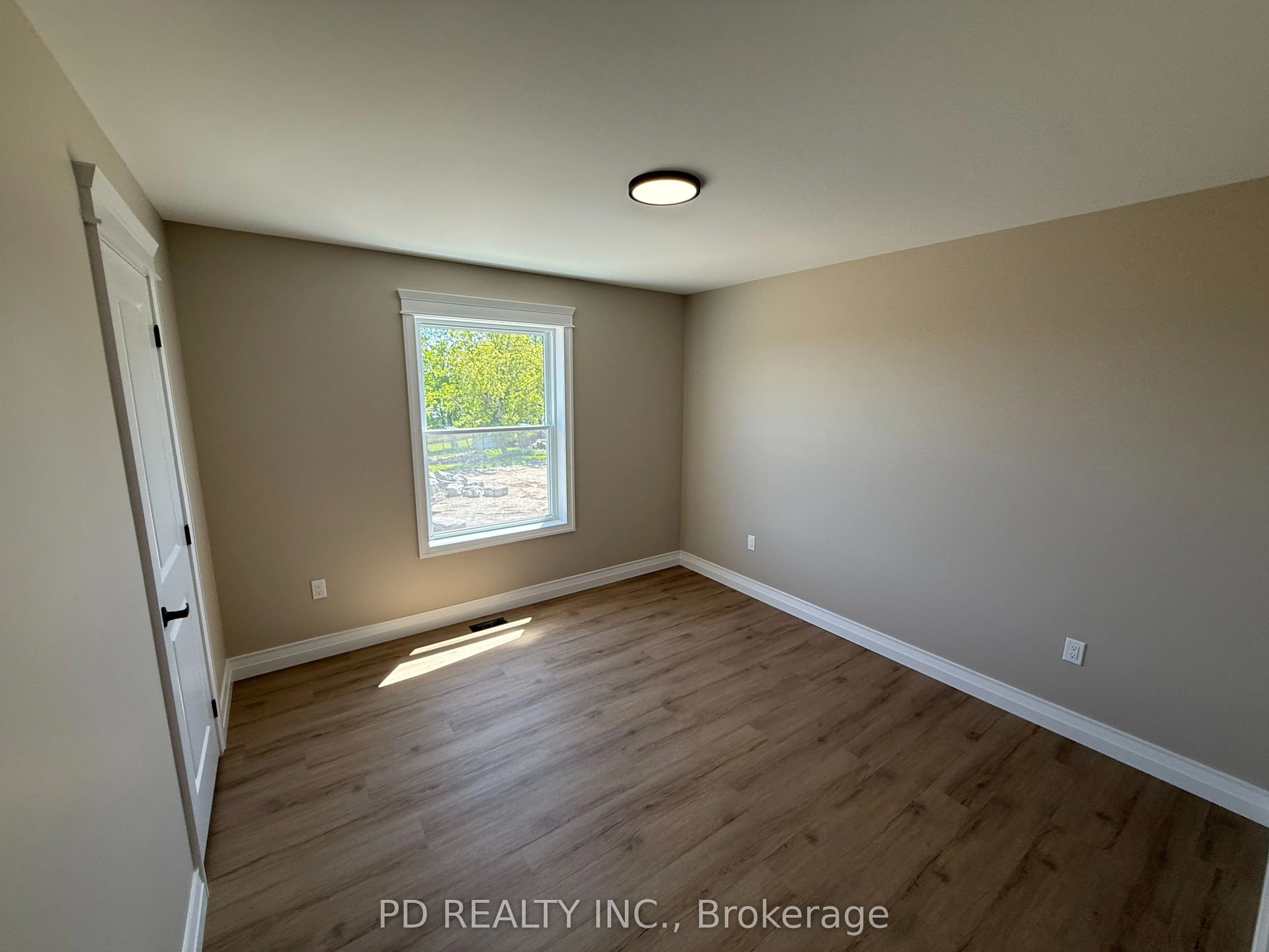 2467 Queen Mary Street