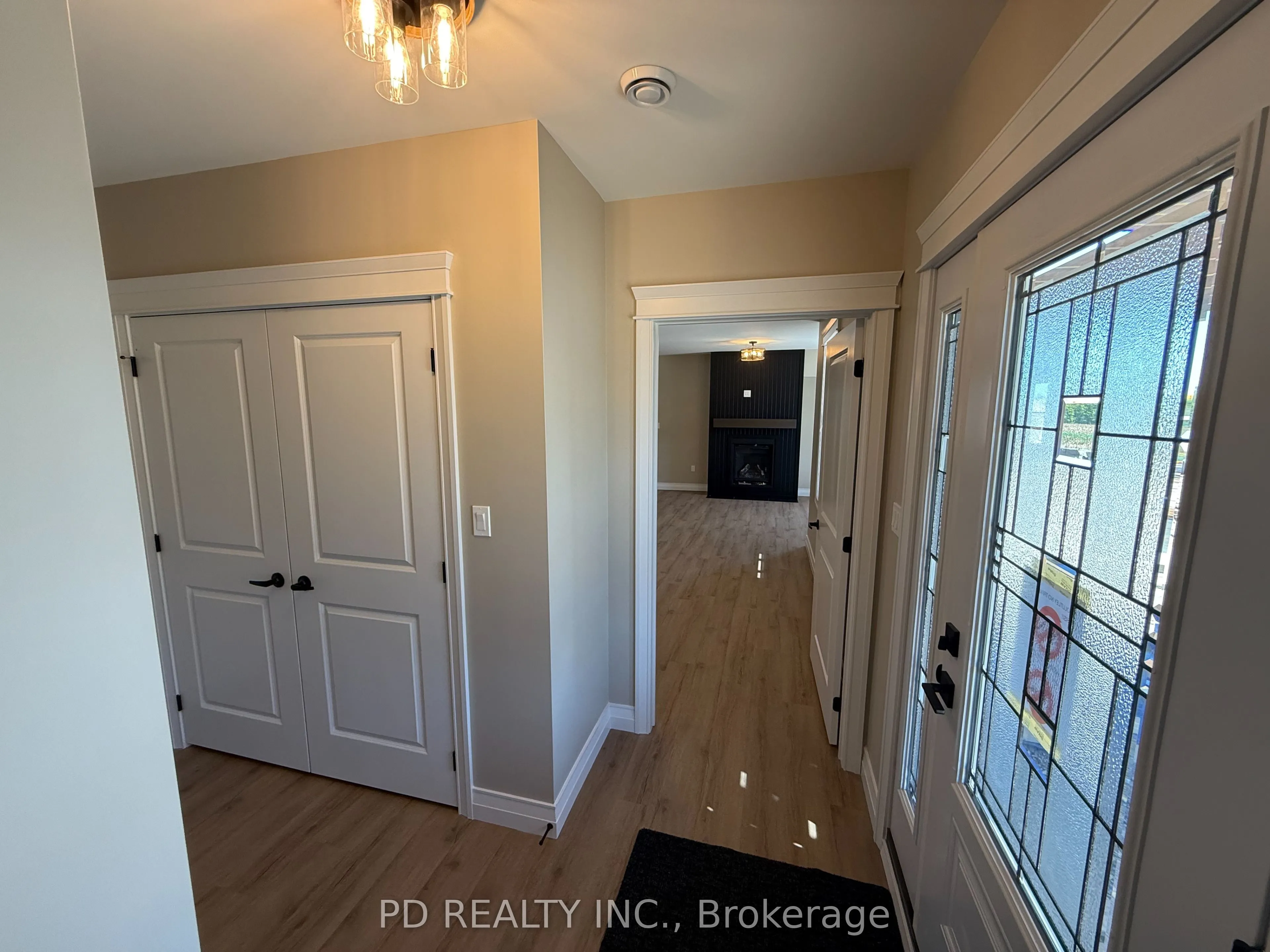 2467 Queen Mary Street