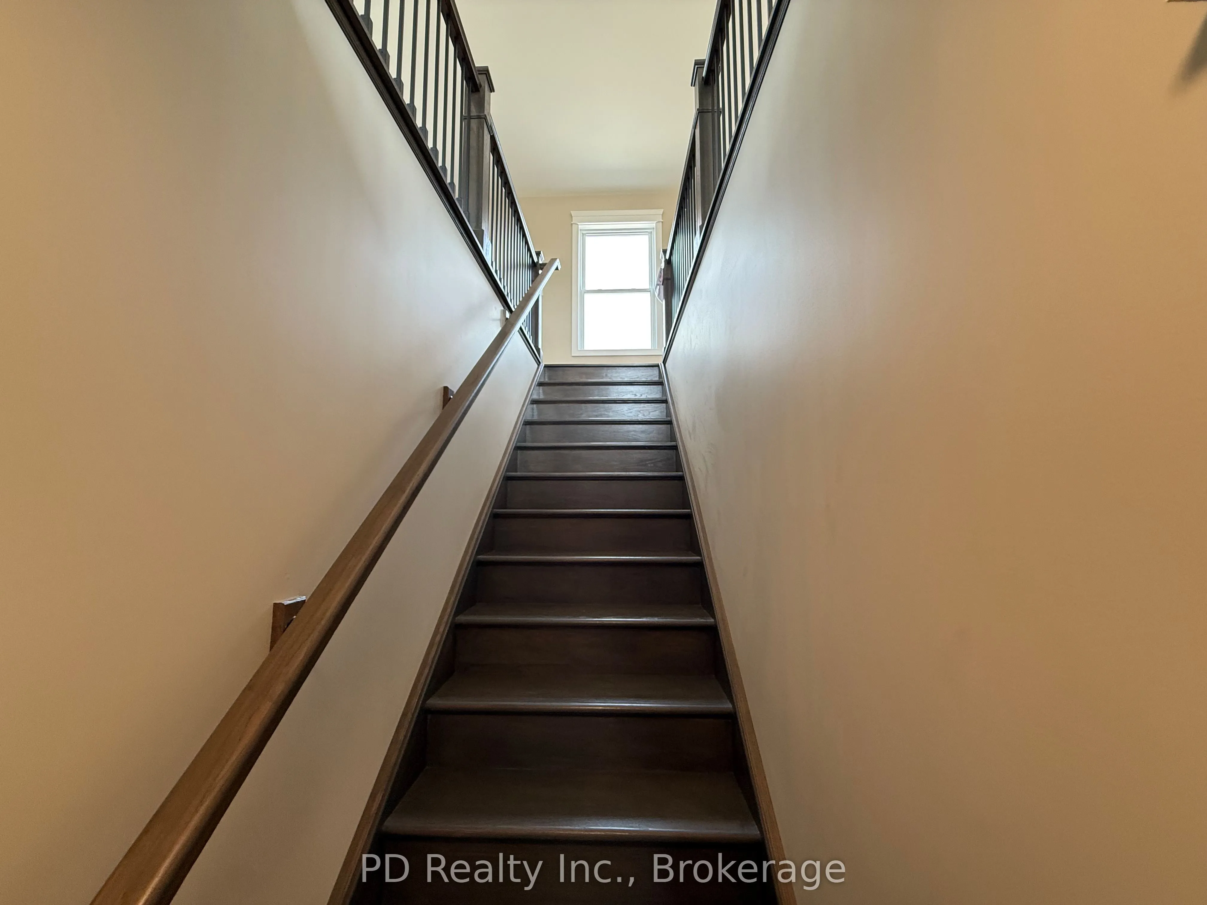 2467 Queen Mary Street