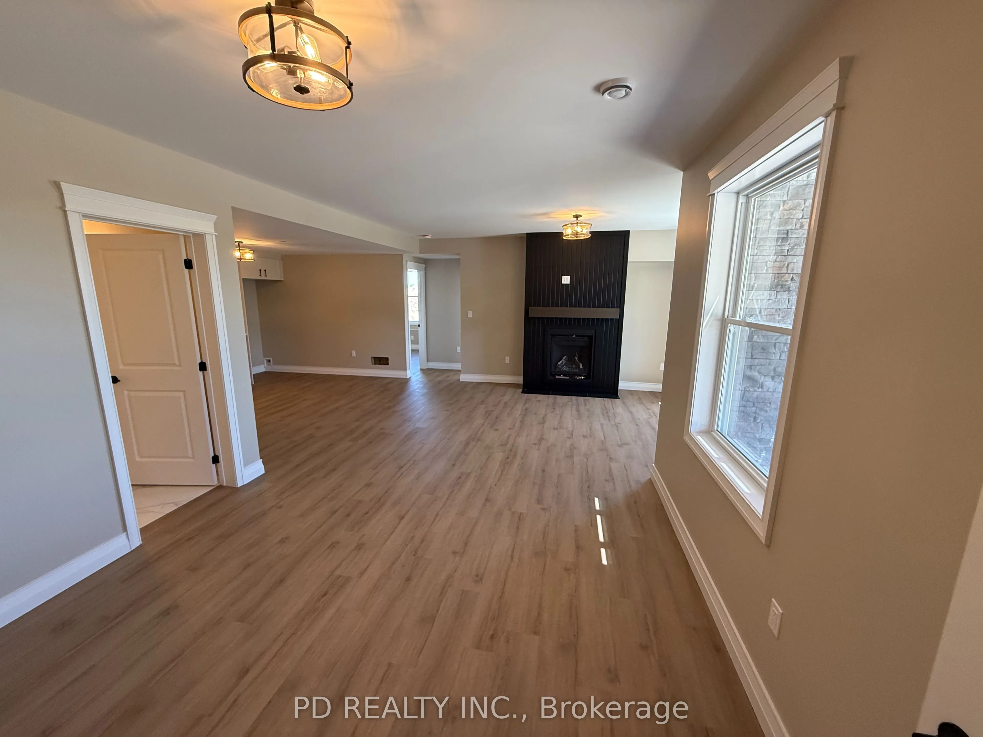 2467 Queen Mary Street
