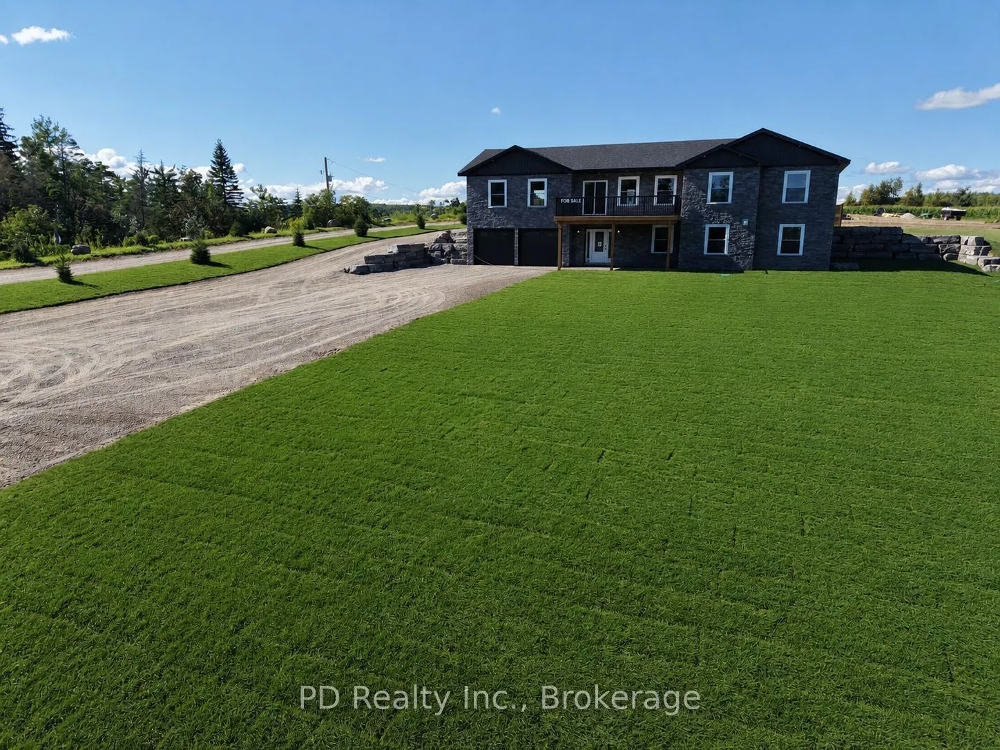 2467 Queen Mary Street