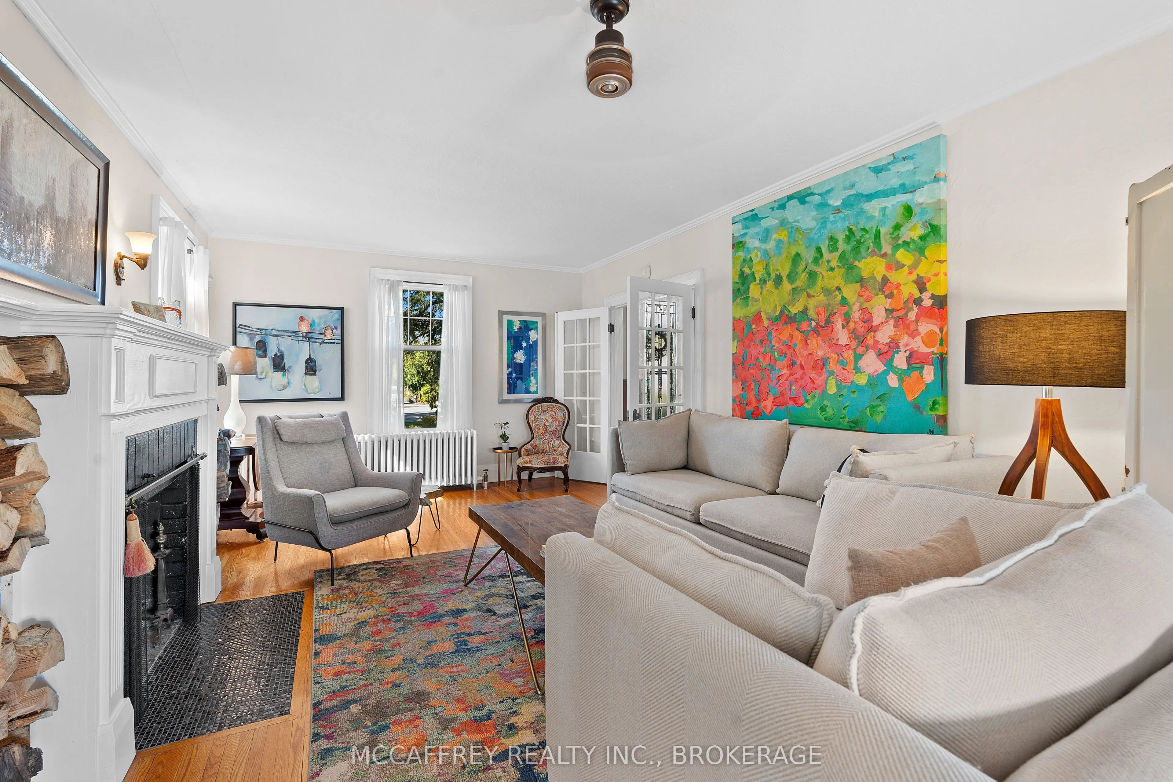 442 DUNDAS Street W