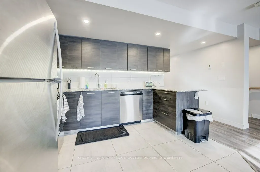 338 Albert Street #114