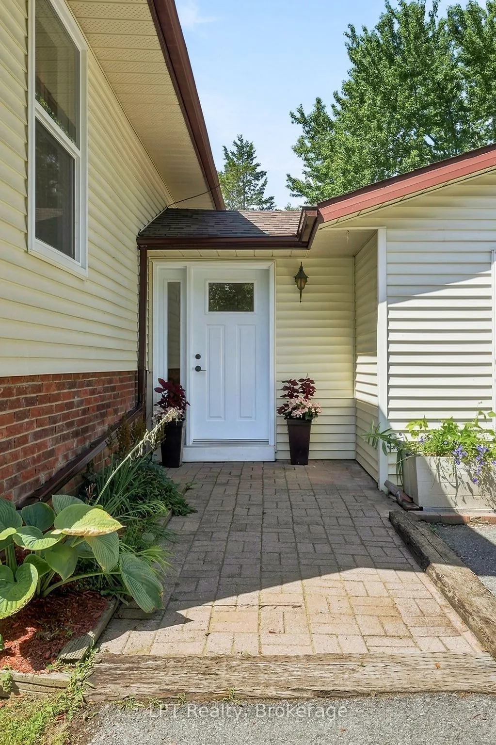 1207 County Rd 9 Street