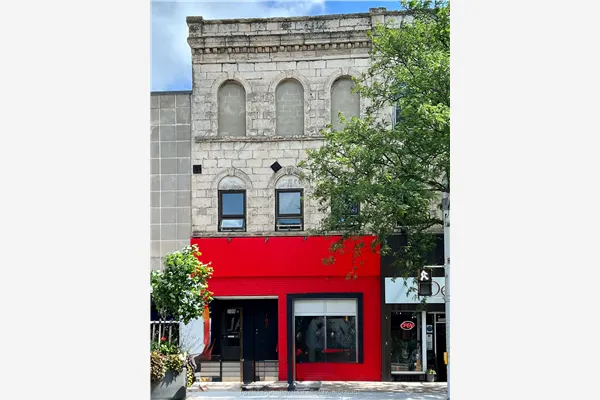 107-109 Wyndham Street N
