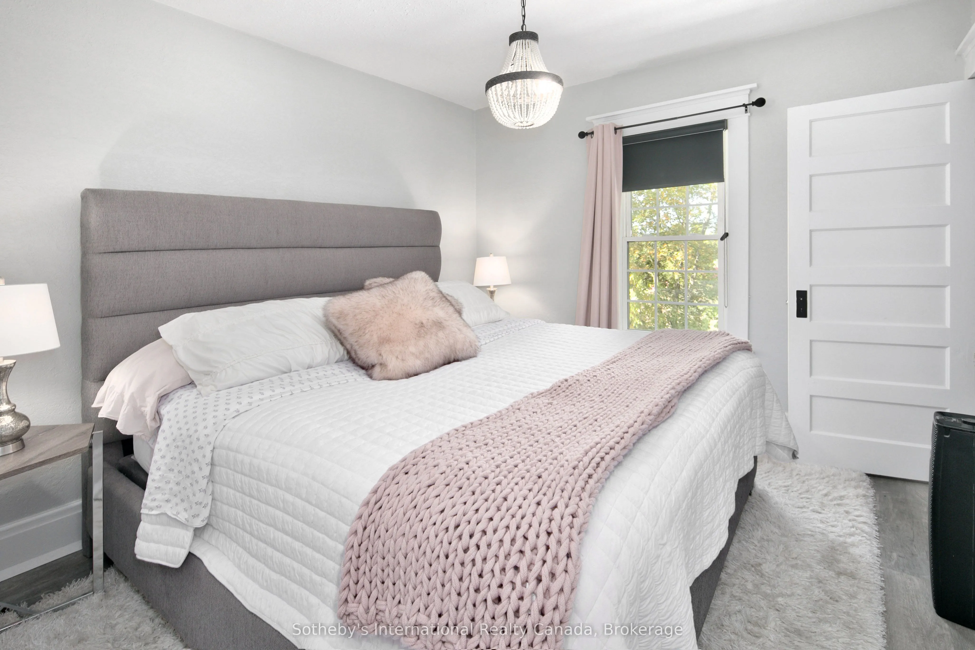 137840 GREY 12 Road