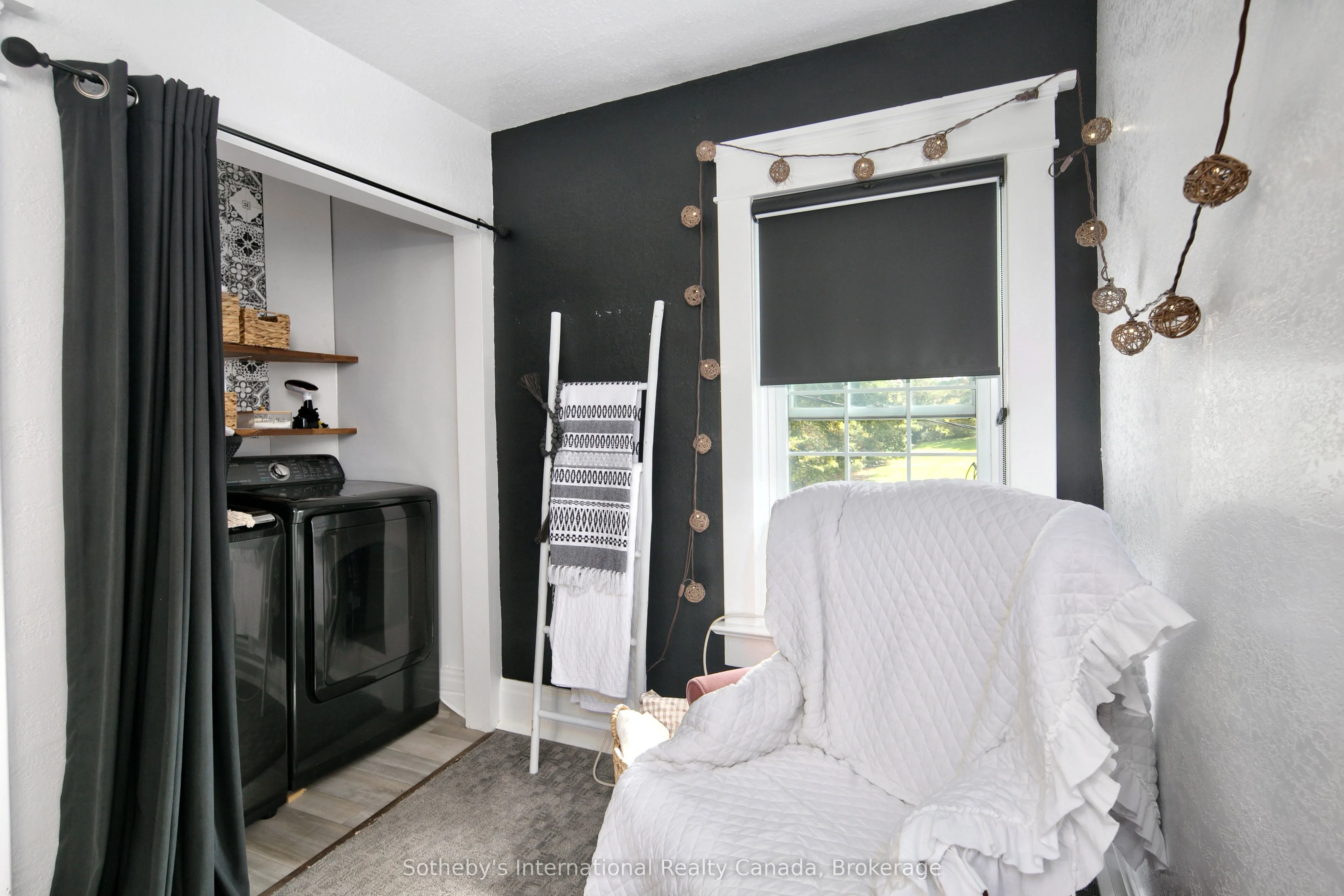 137840 GREY 12 Road