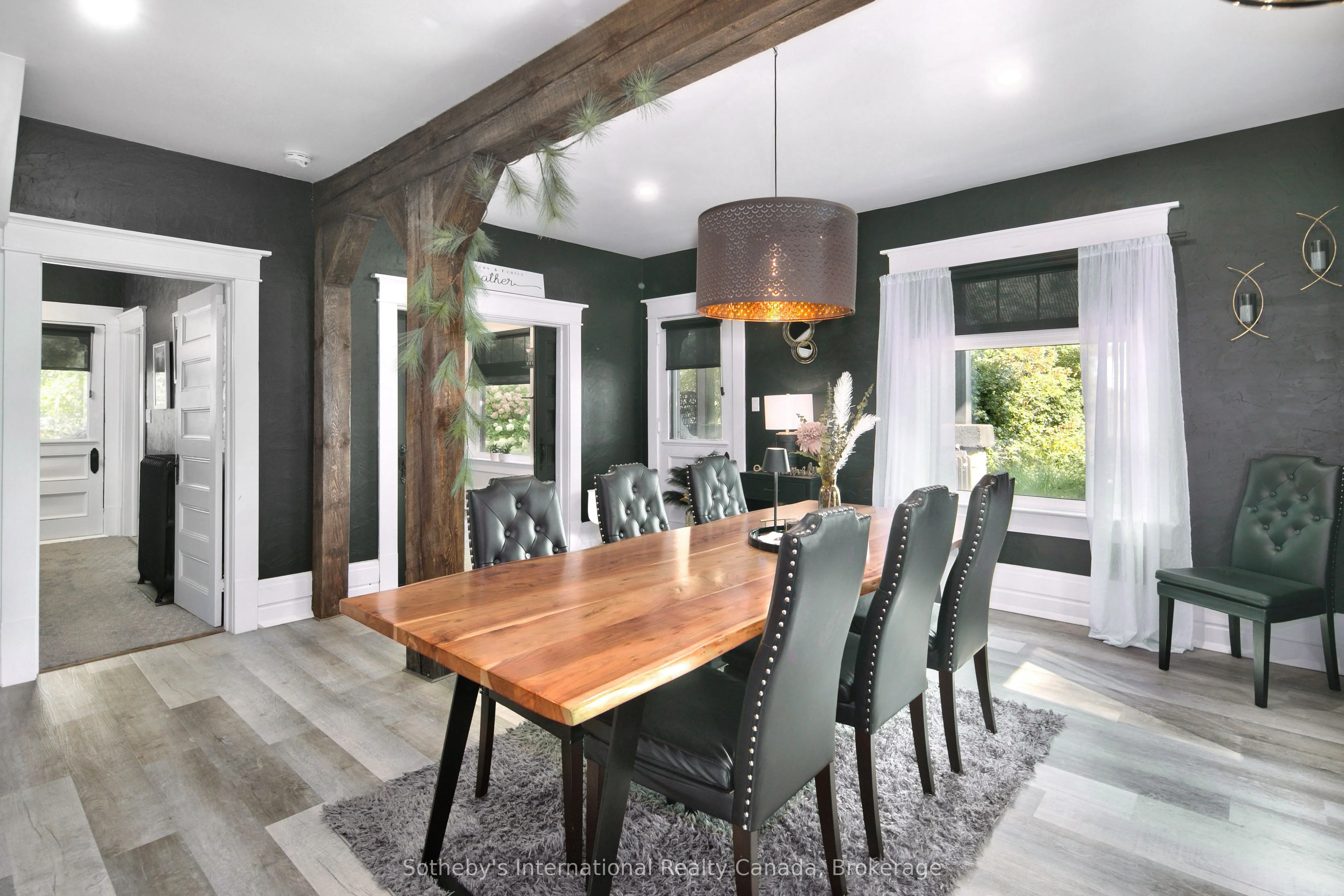 137840 GREY 12 Road
