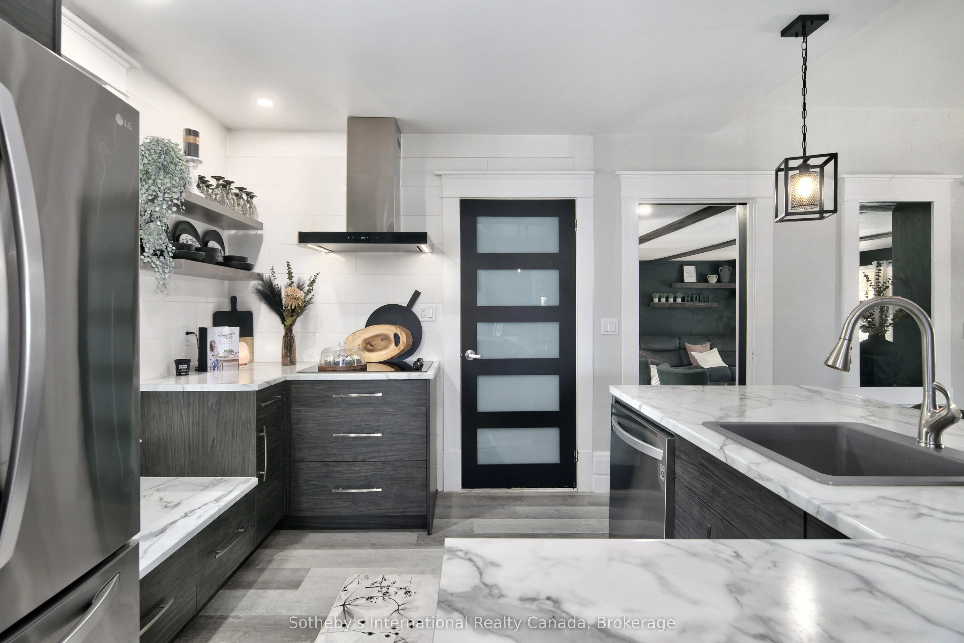 137840 GREY 12 Road