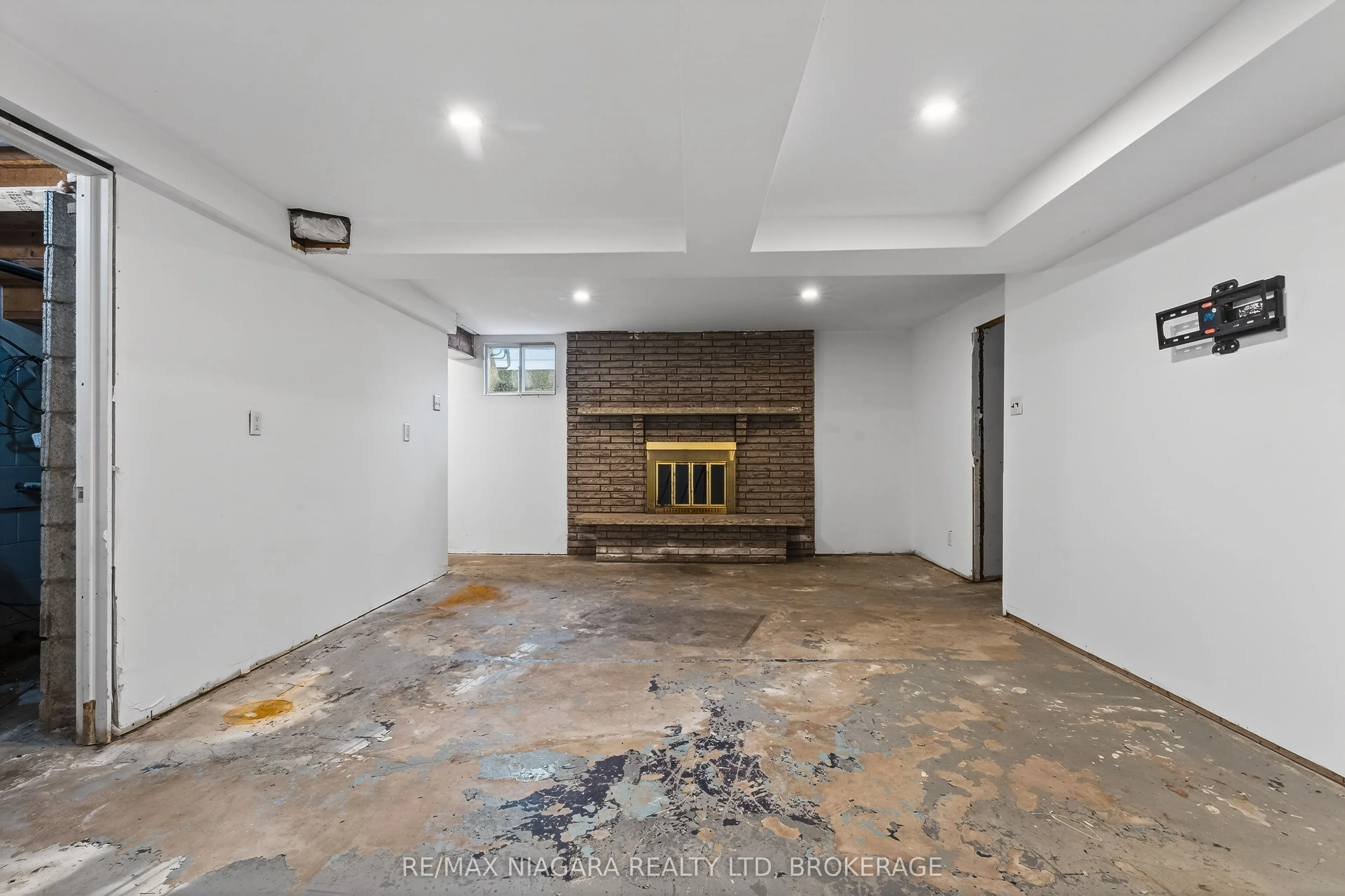 4284 Fly Road