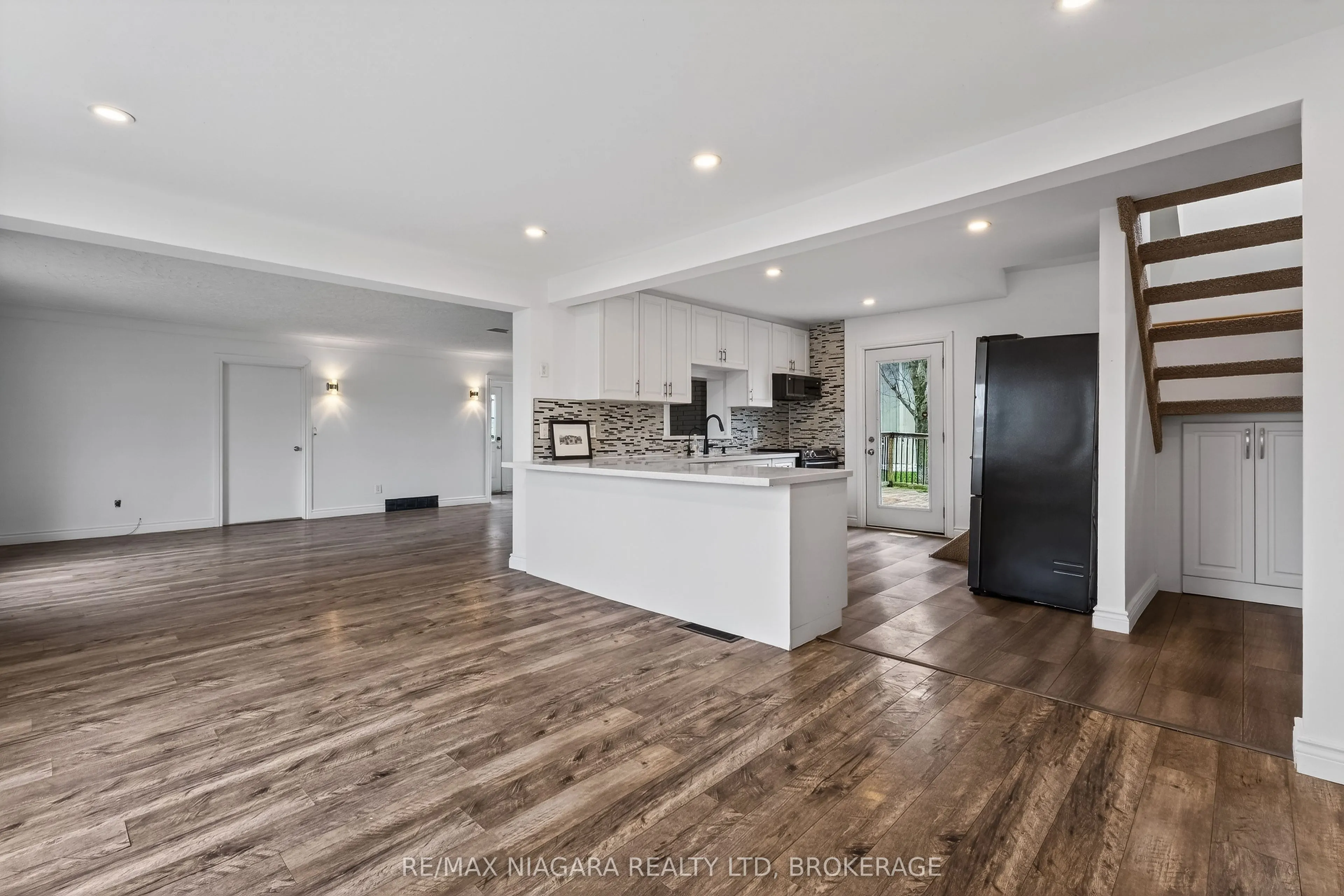 4284 Fly Road