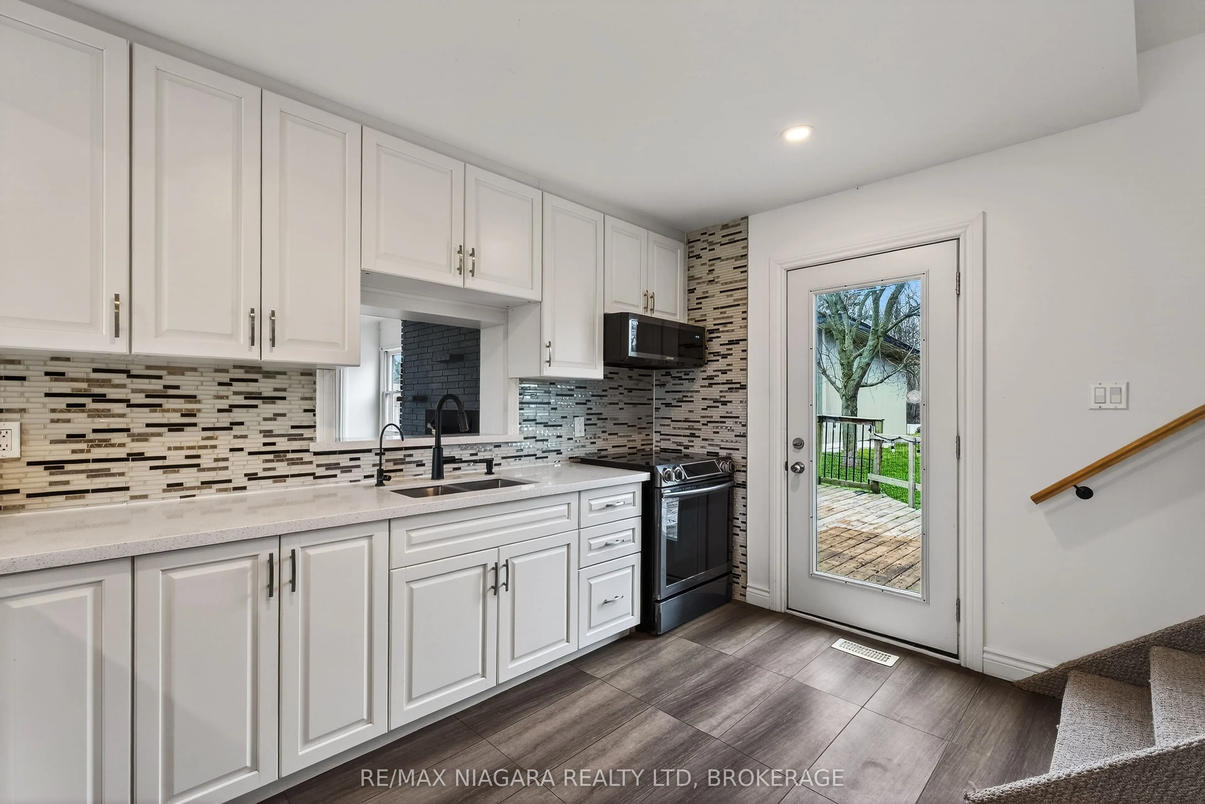 4284 Fly Road