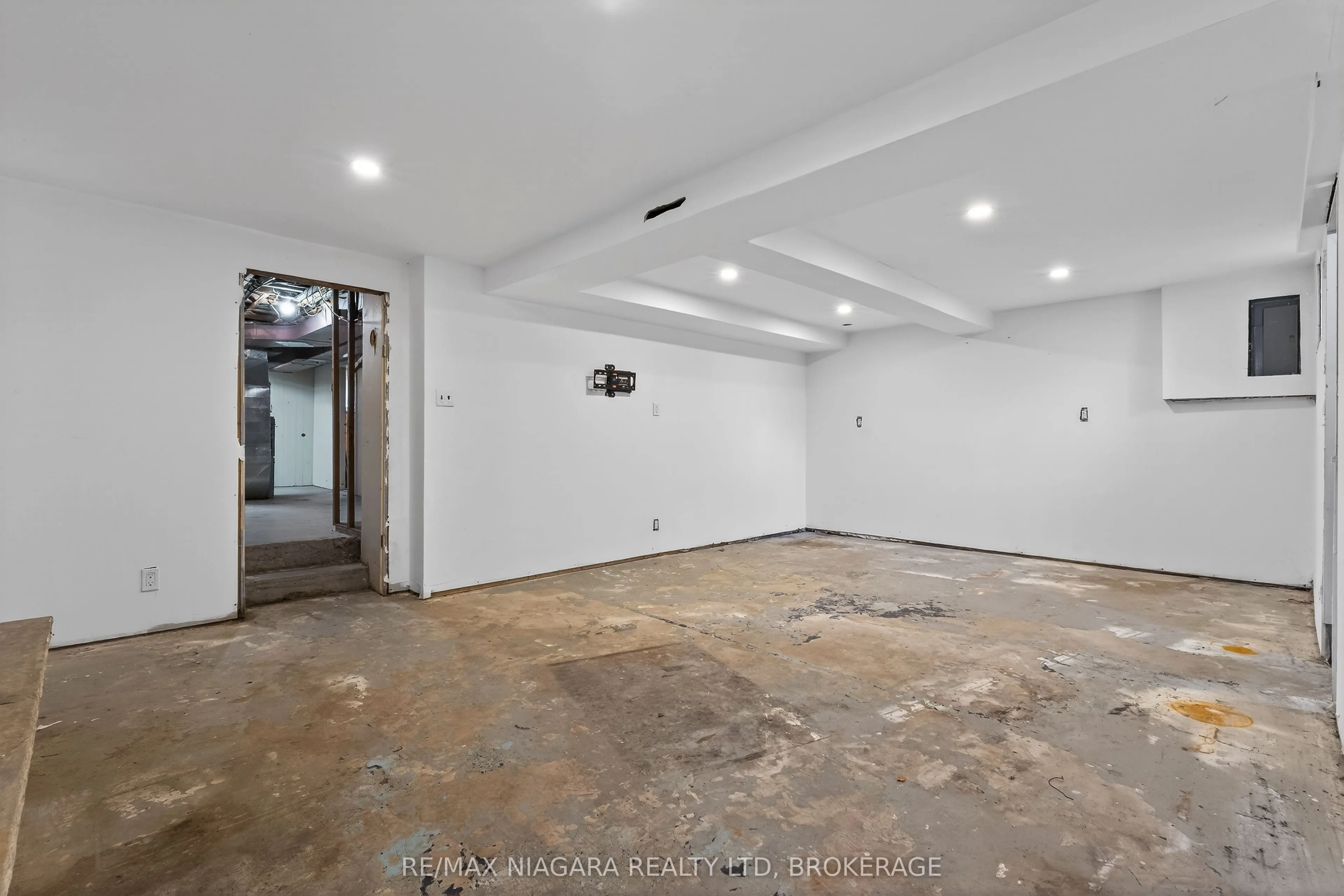 4284 Fly Road