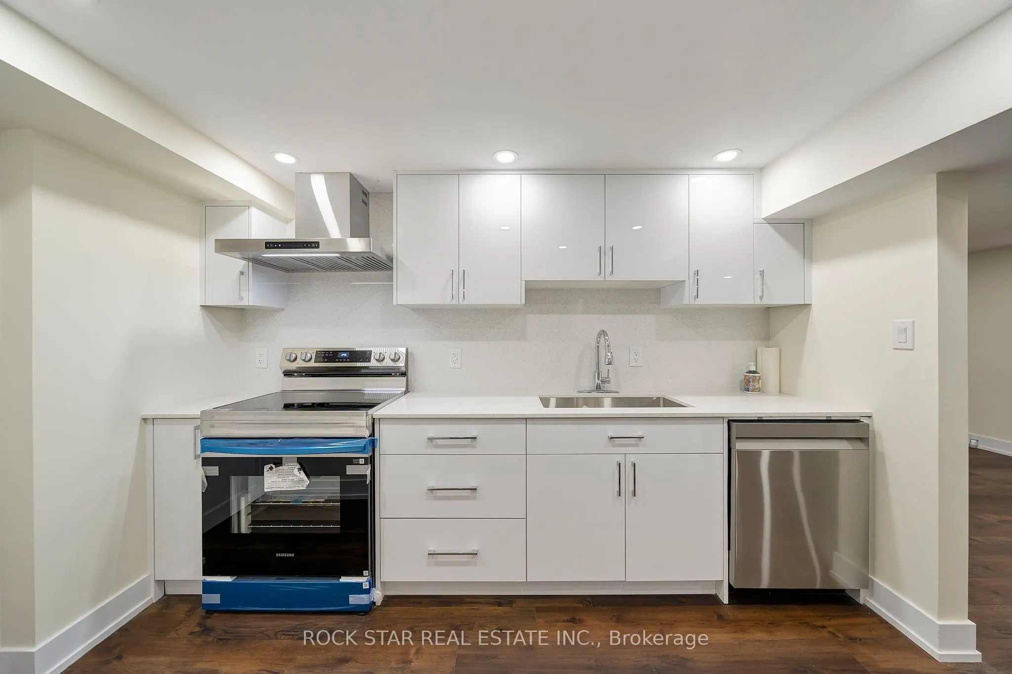 78 LEASIDE Drive #Lower