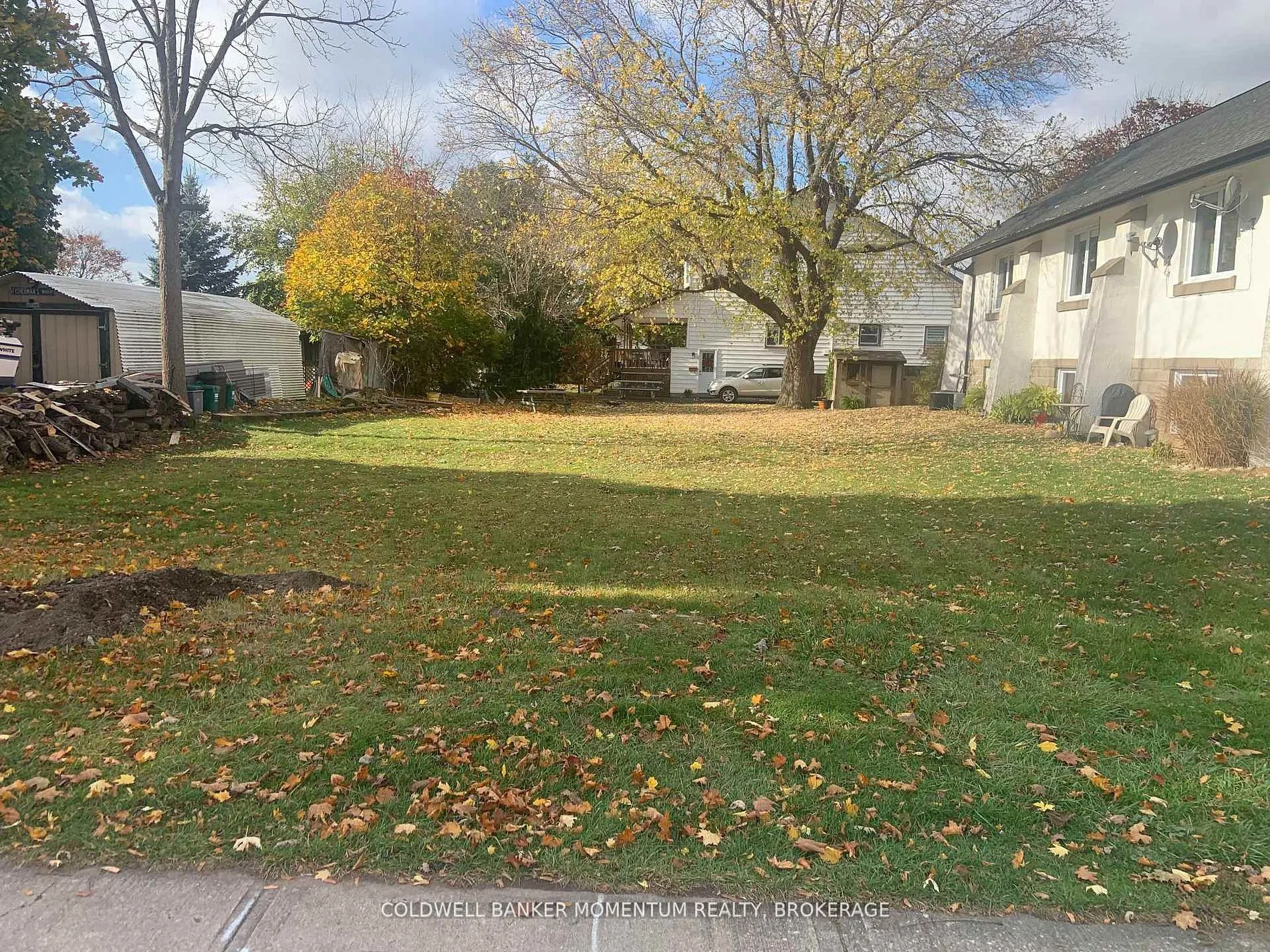 W/S Fielden Avenue