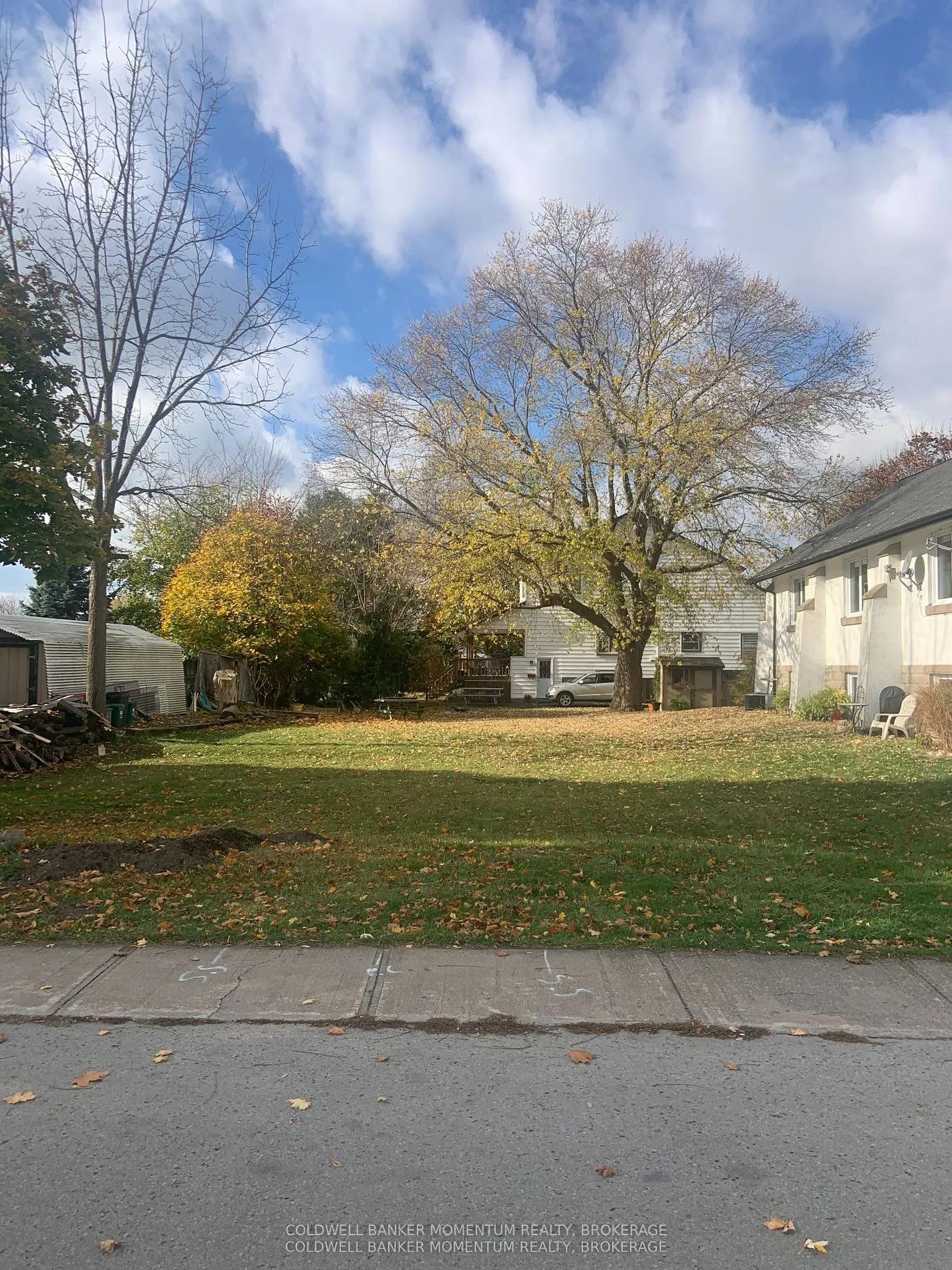 W/S Fielden Avenue