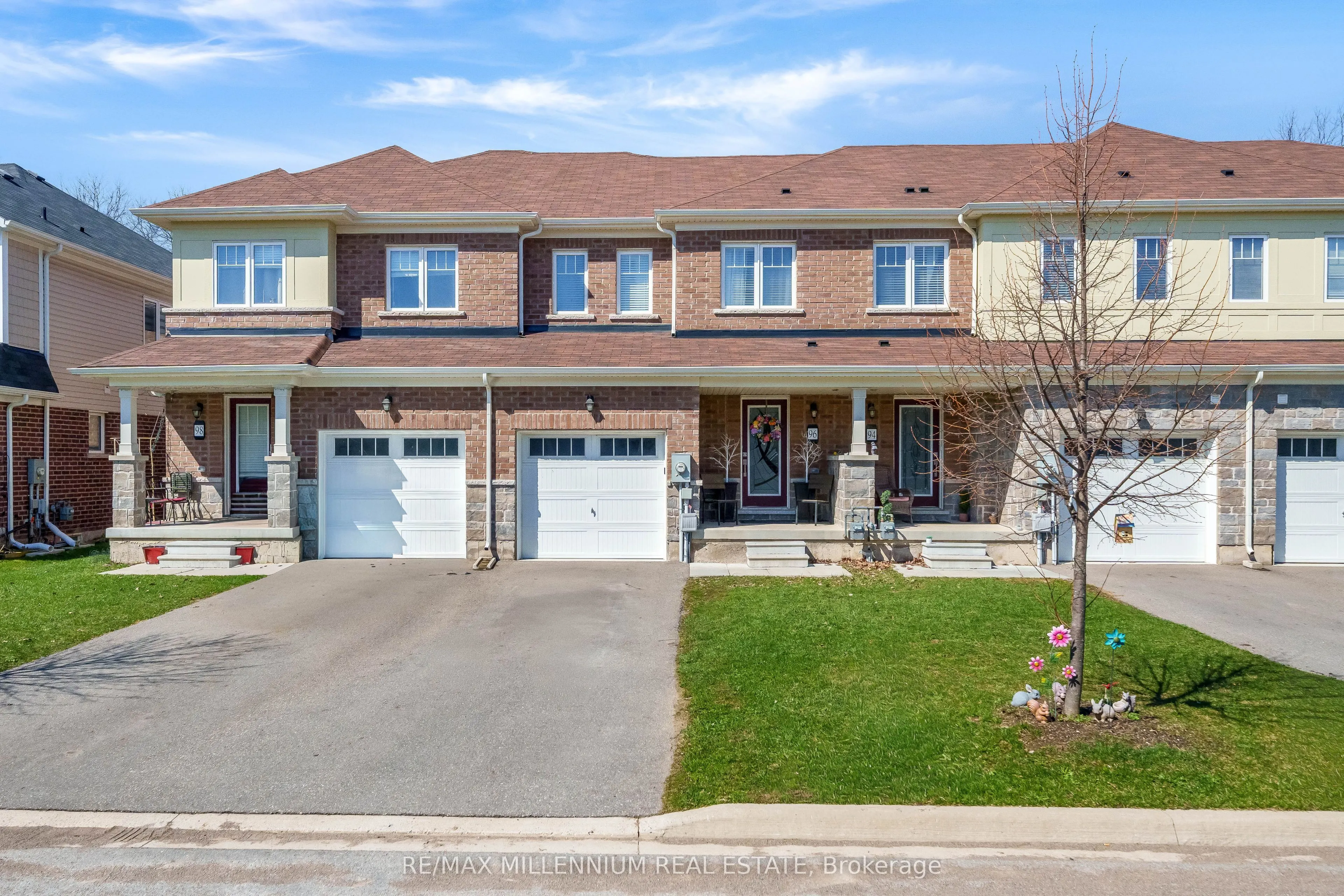 96 Esther Crescent S