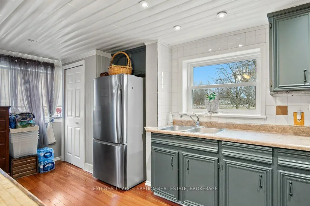 1125 County Rd 1 E