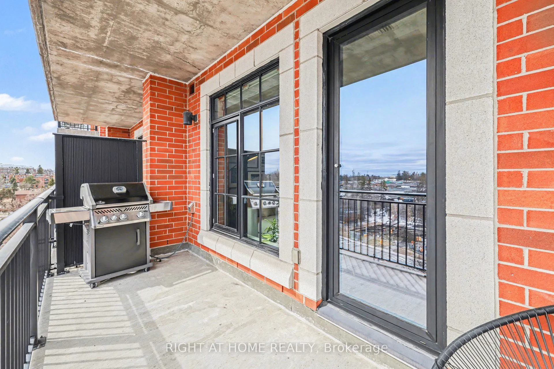 330 Loretta Avenue S #810