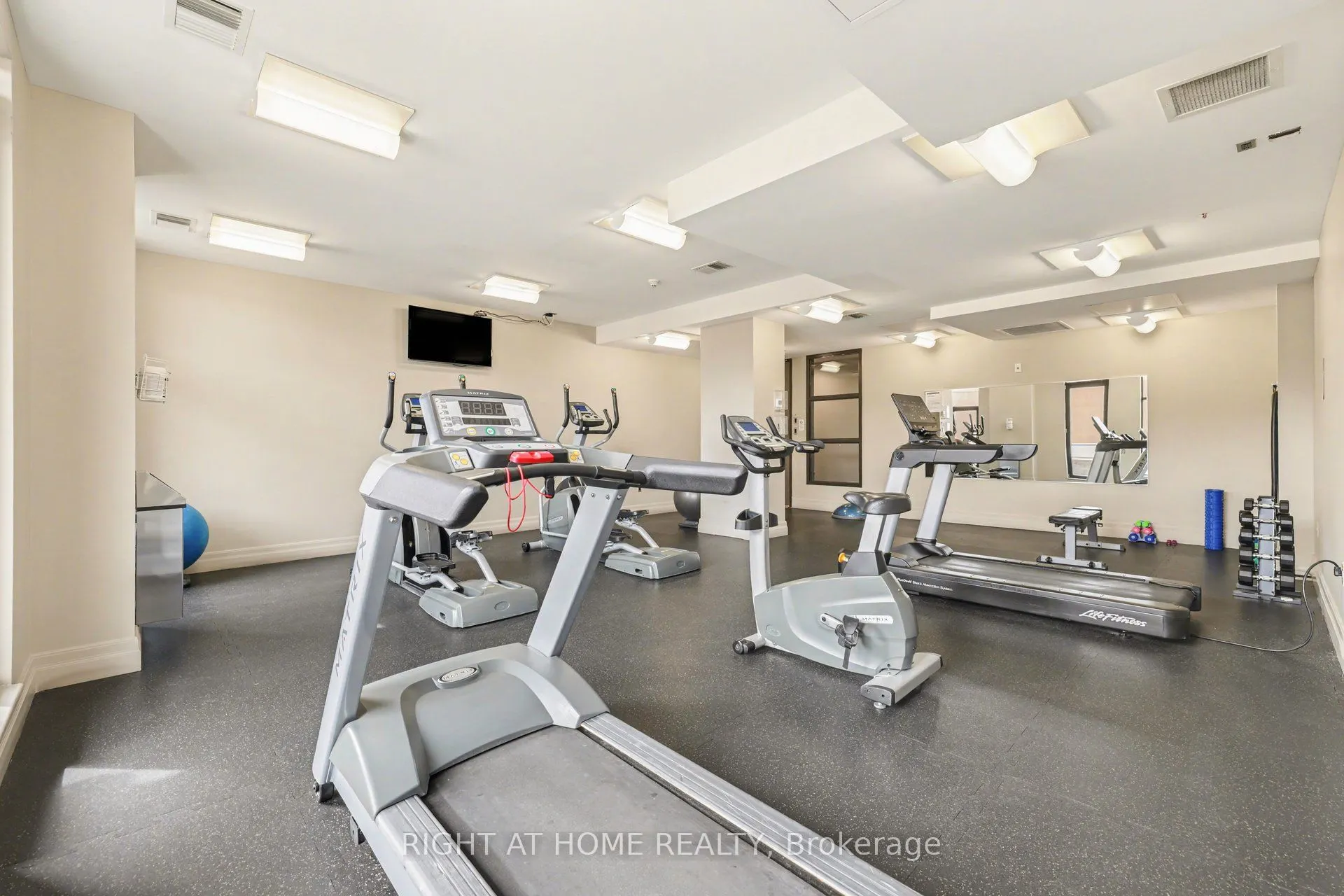 330 Loretta Avenue S #810