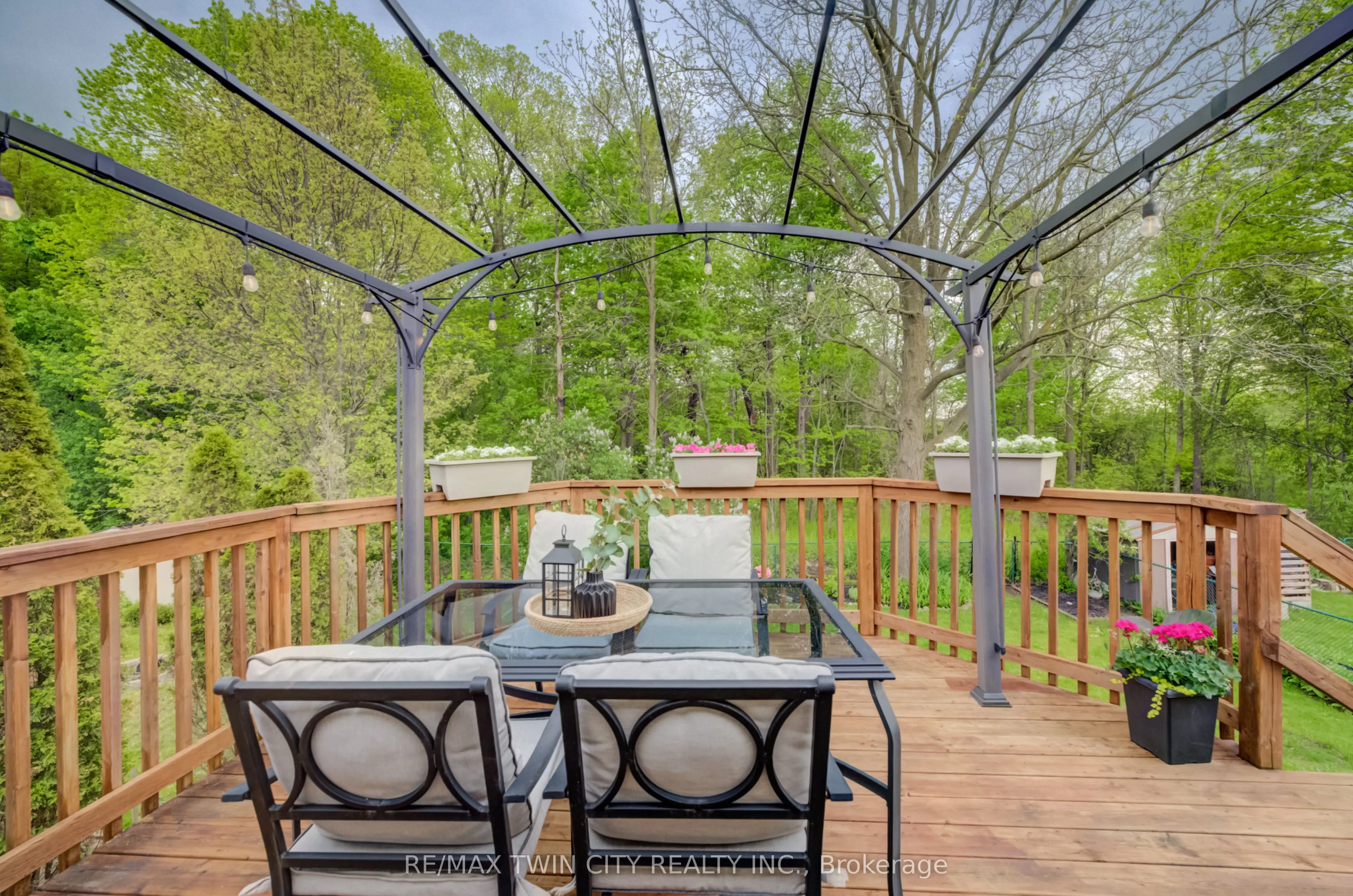 414 WOODS Lane