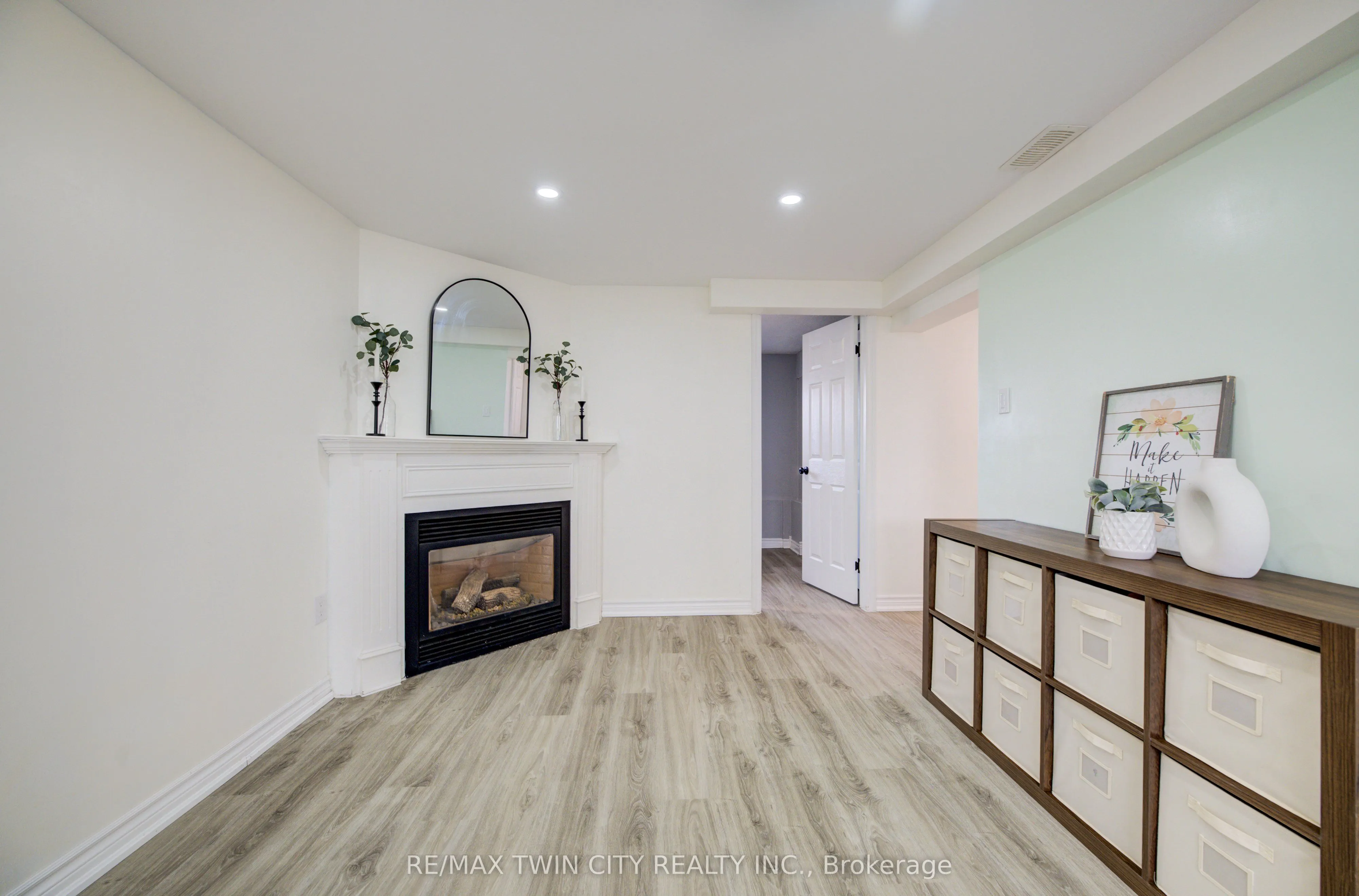414 WOODS Lane