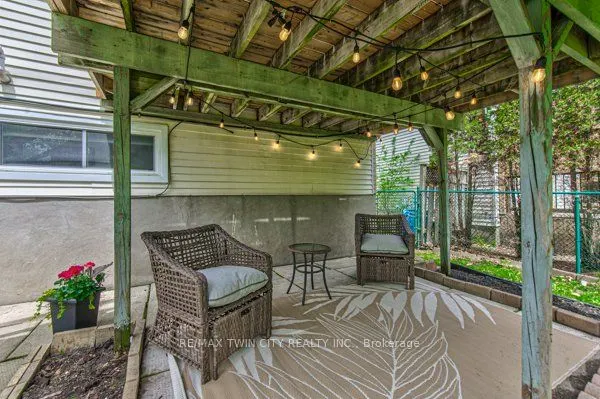 414 WOODS Lane