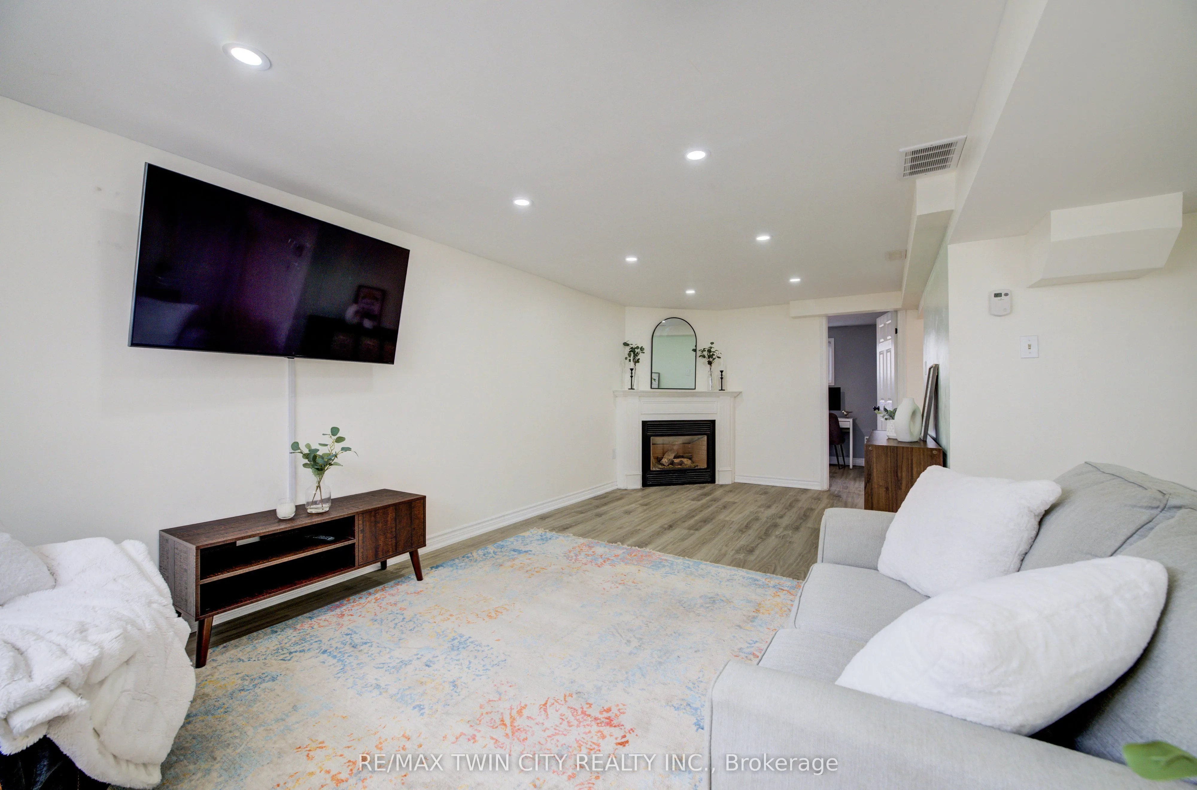414 WOODS Lane