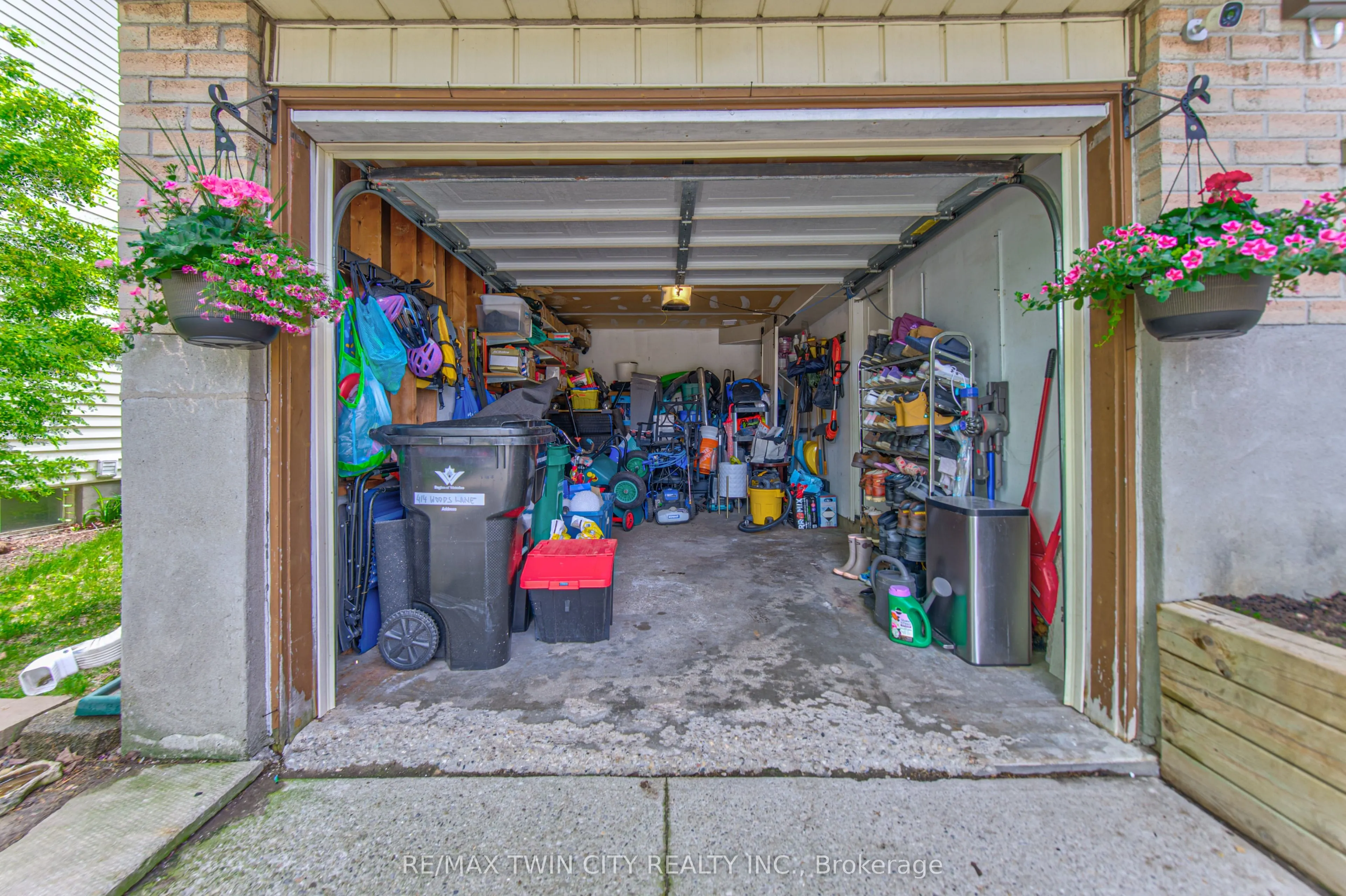 414 WOODS Lane