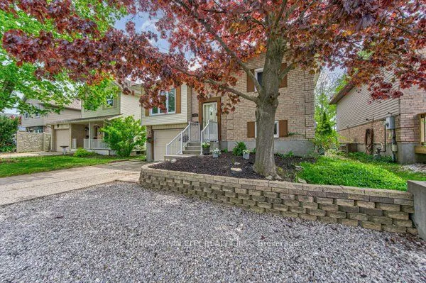 414 WOODS Lane