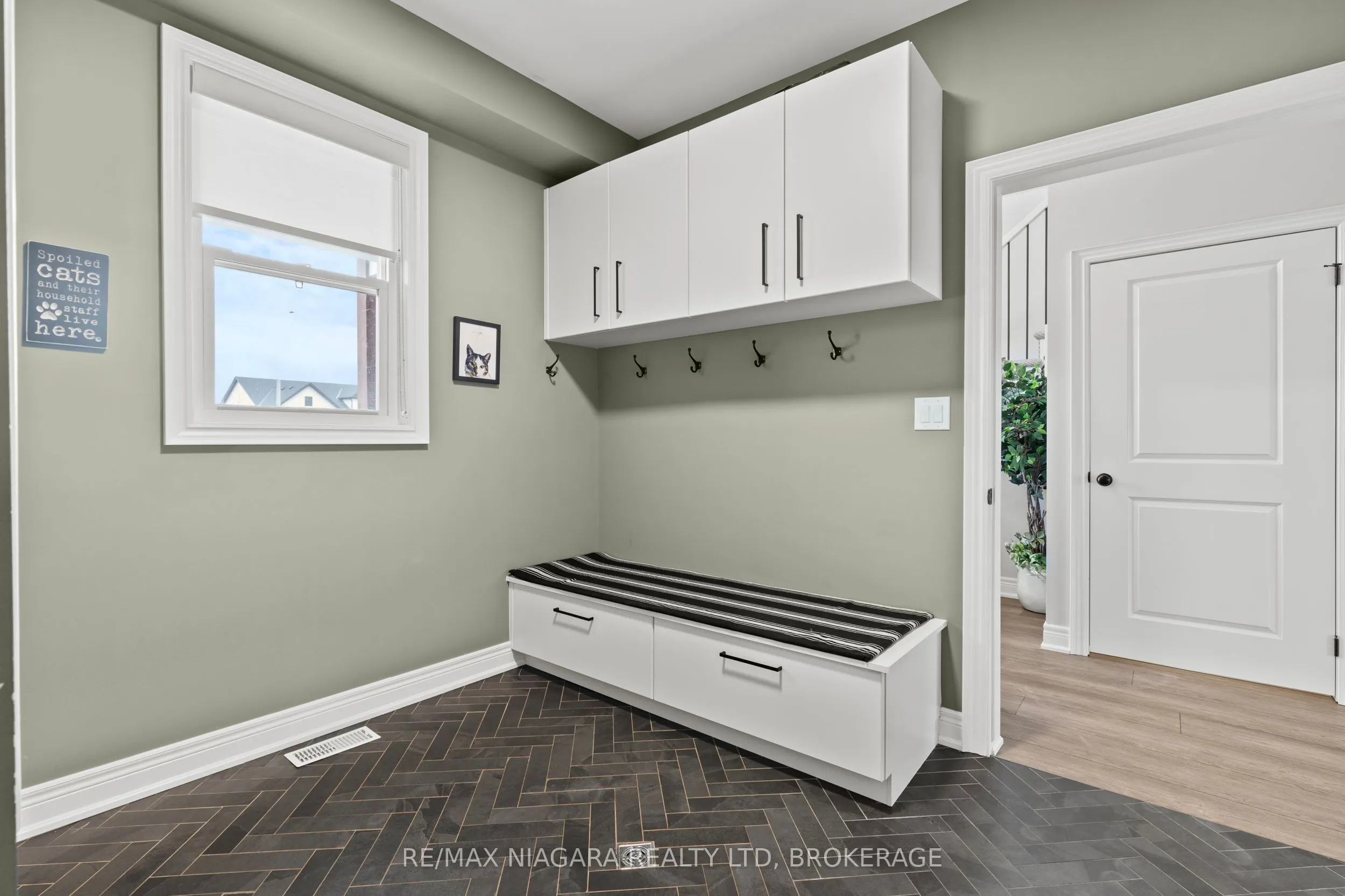 3549 Canfield Crescent