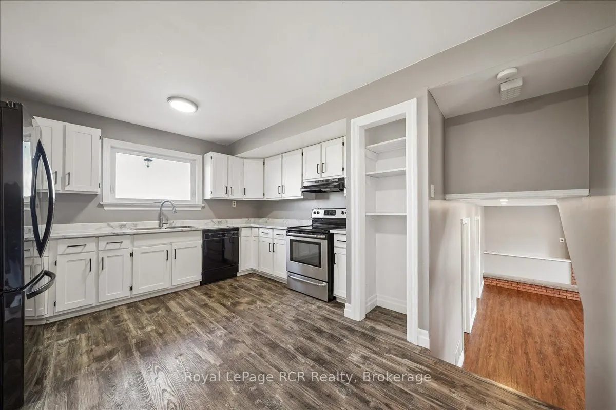 883 30th Street W